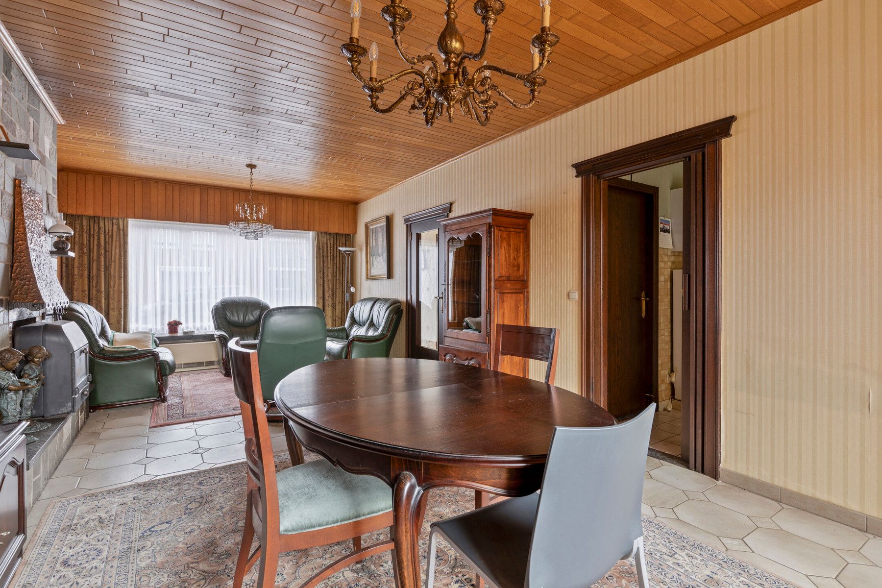 Ruime woning met tuin én garage in hartje Belsele foto 6