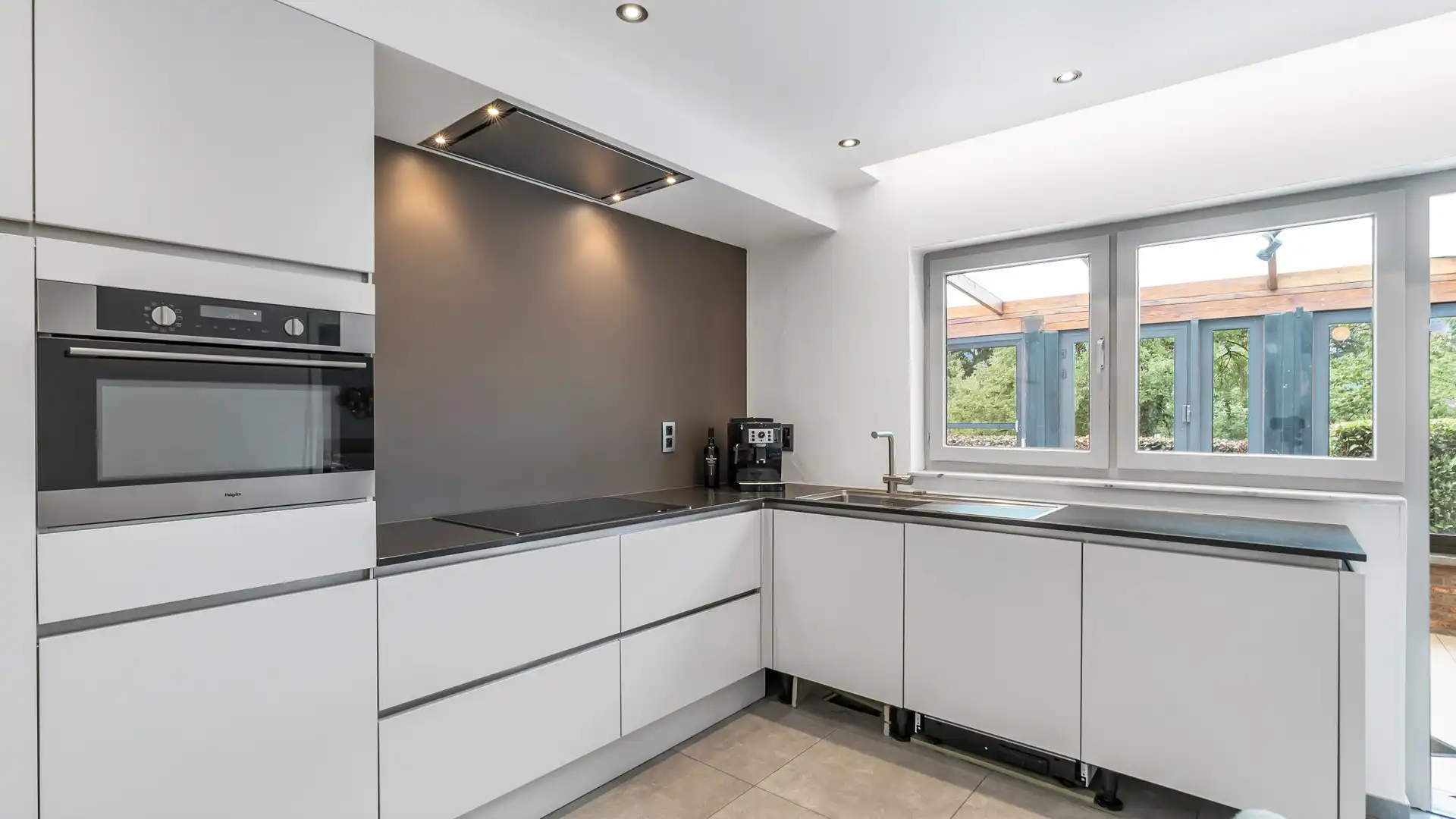 Ruime vrijstaande woning op een prachtig perceel van 746 m² in Rekem foto 10