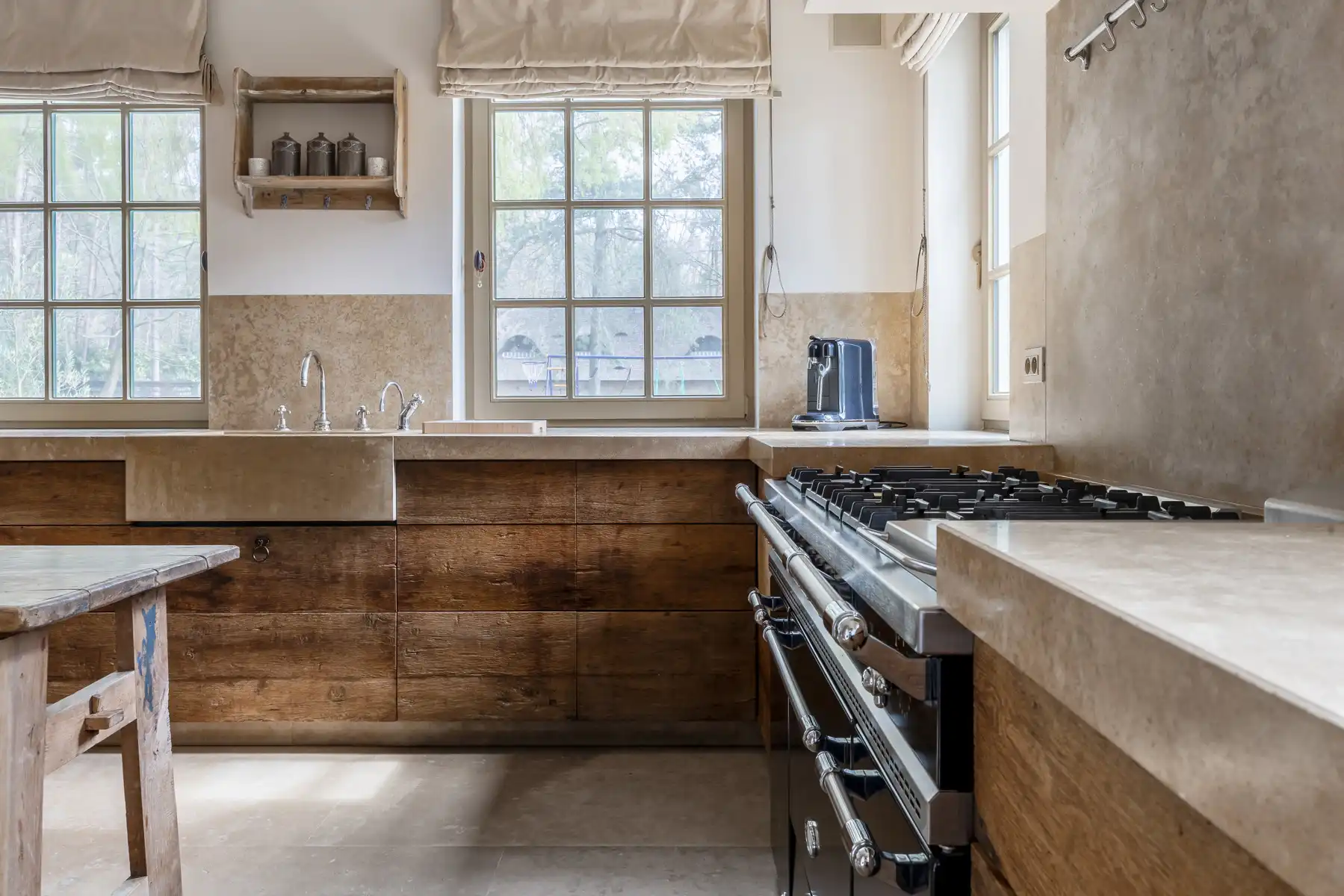 Schitterend domein van 7,7 ha met prachtige villa, zwembad, guesthouse, ruime schuur en uitgebreide paardenfaciliteiten. foto 10