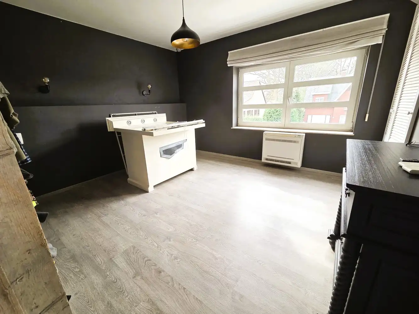 Zeer ruime woning, 3 tot 5 slaapkamers, 2 badkamers, volledig vernieuwd met ruim bijgebouw foto 11