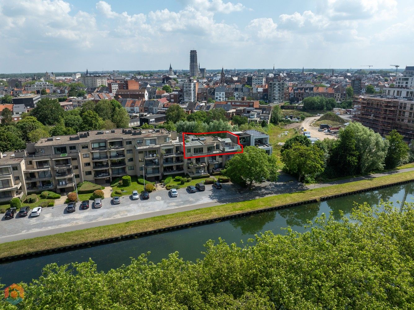 Prachtige penthouse op een toplocatie te Mechelen! foto {{pictureIndex}}