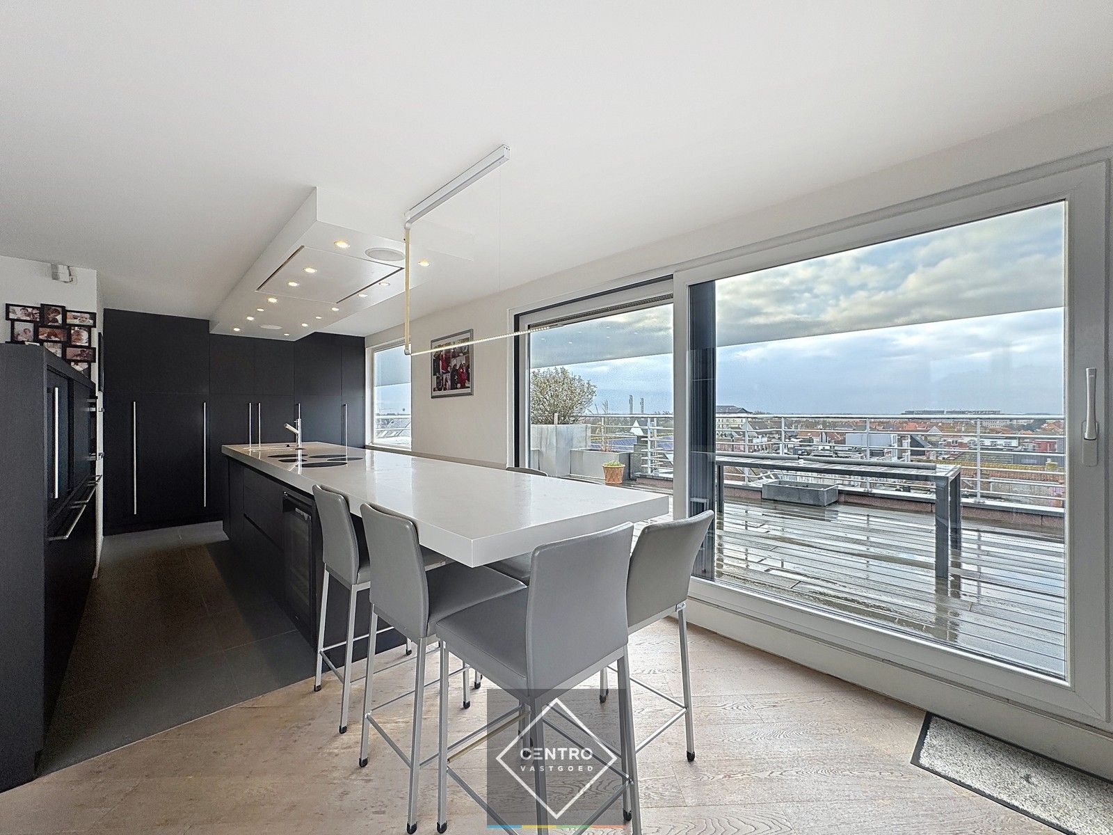 UNIEK appartement met SUBLIEM dakterras op de Markt! foto 4