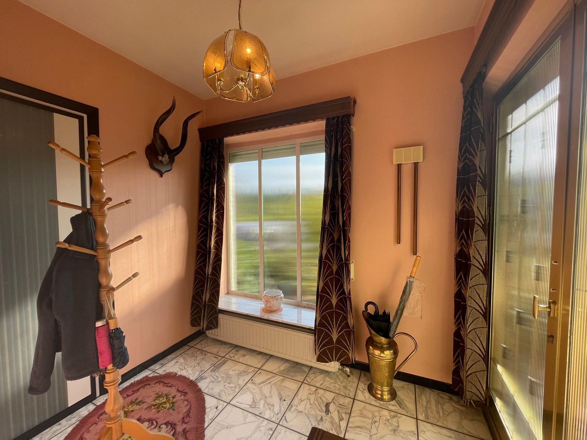 Te renoveren woning met veel potentieel foto 4