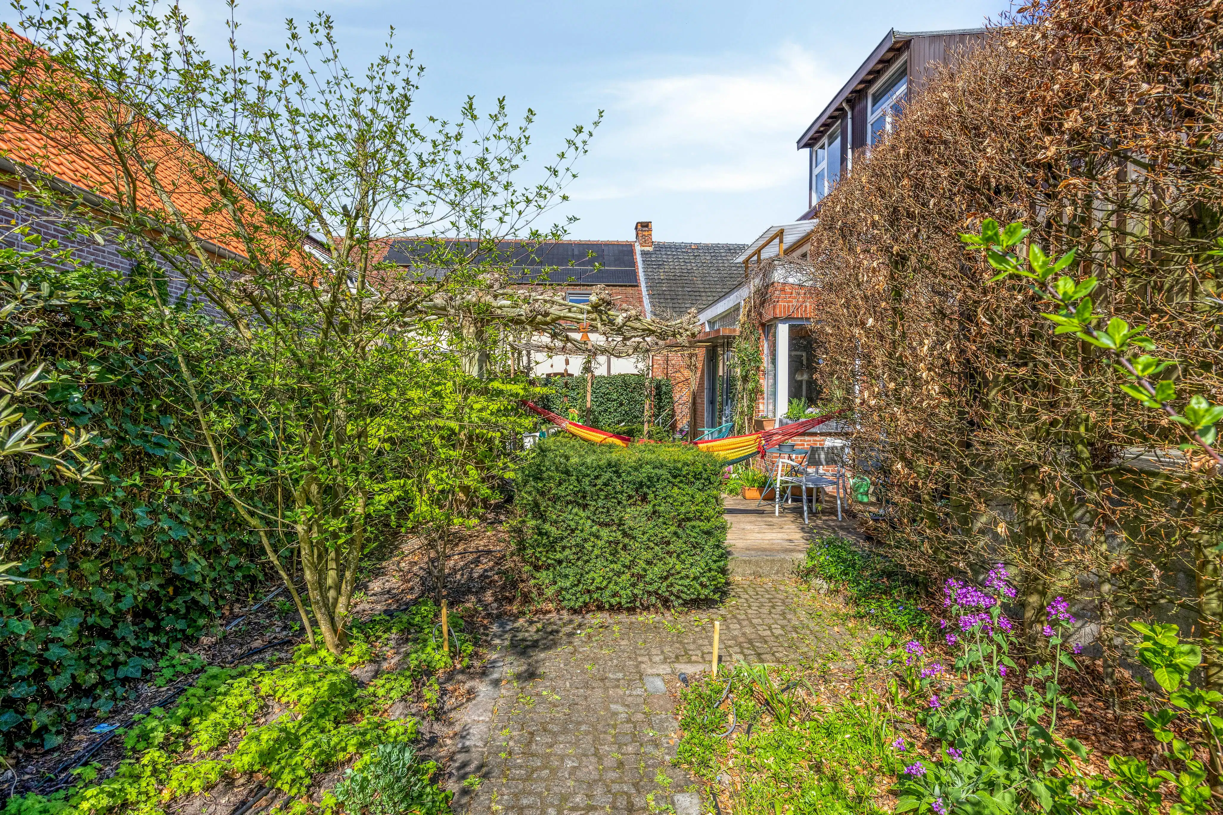 Instapklare gezinswoning met 5 slaapkamers en ruime tuin foto 11