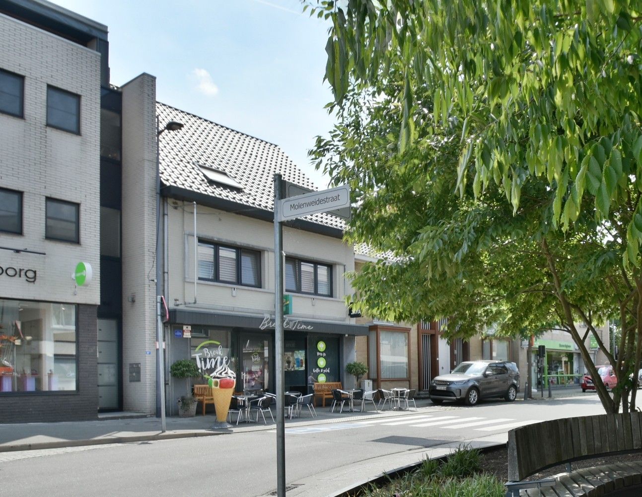 Commercieel gunstig gelegen handelspand met riante privé-woning in het centrum van Lanaken foto 3