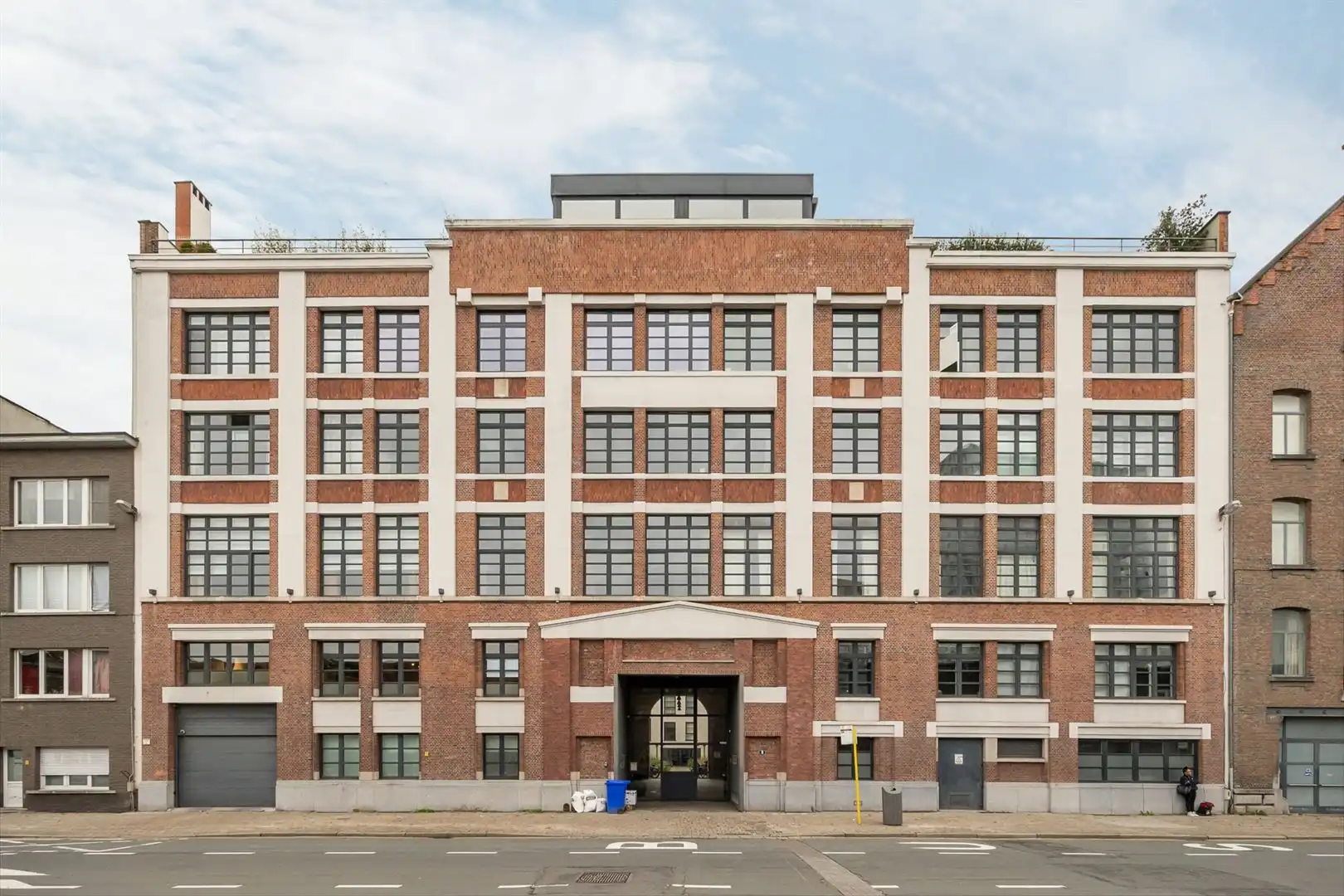 XXL loft met industriële ziel en terras foto {{pictureIndex}}