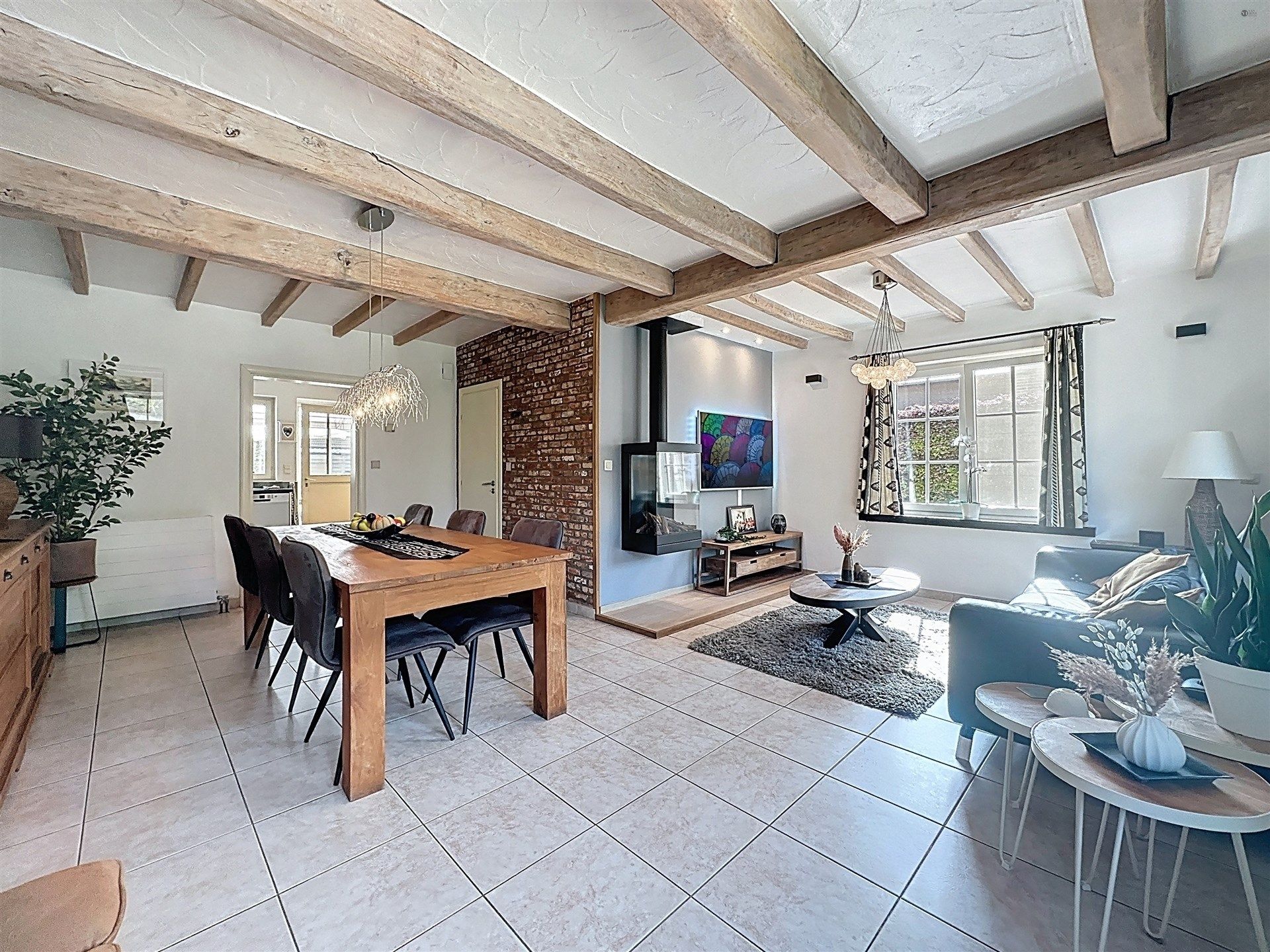 Rustig gelegen, instapklare, half open bebouwing met 5 slaapkamers, garage op perceel van 465m²! foto 3