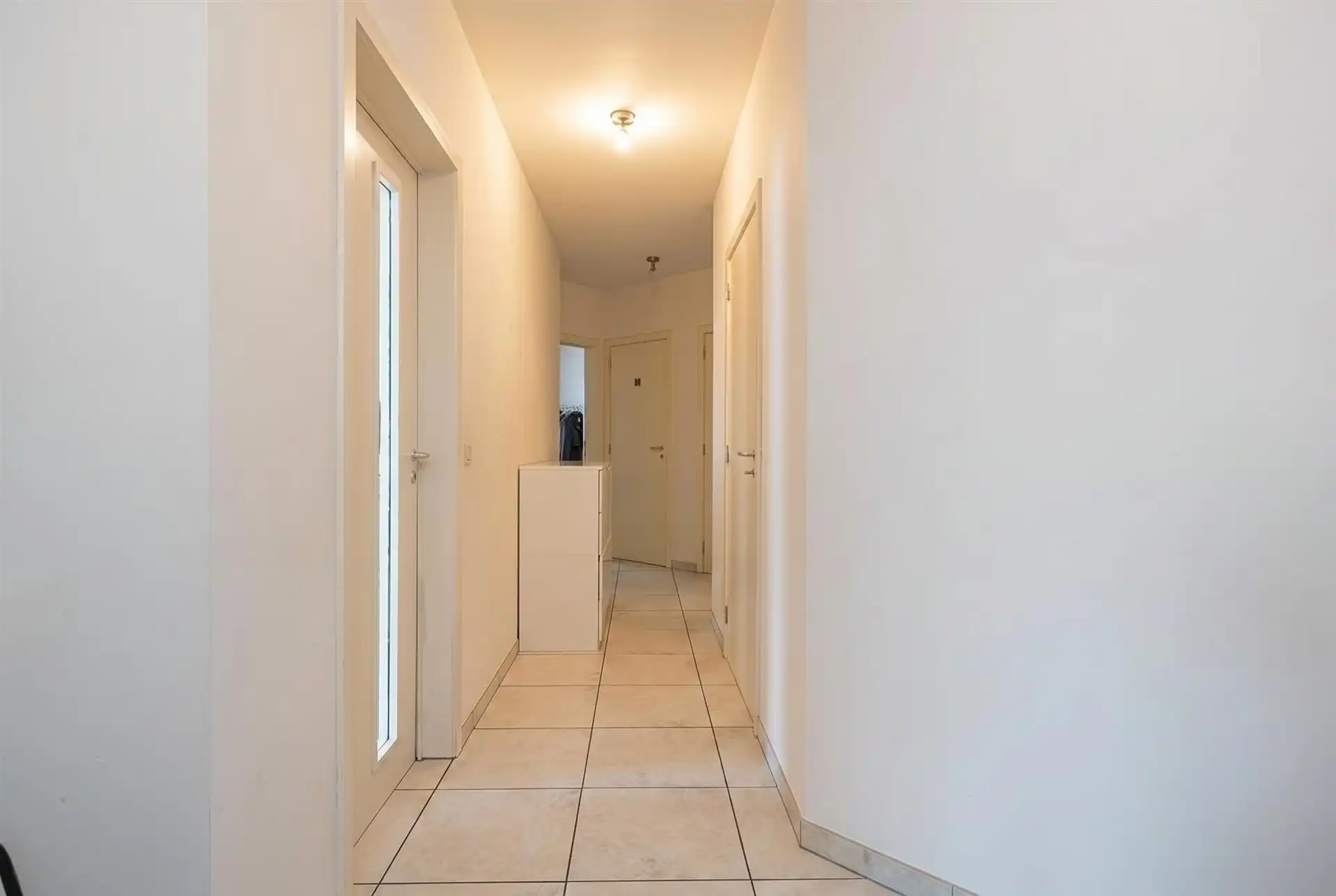 Uitstekend gelegen gelijkvloersappartement met 2 slaapkamers & garage (99m²) foto 9