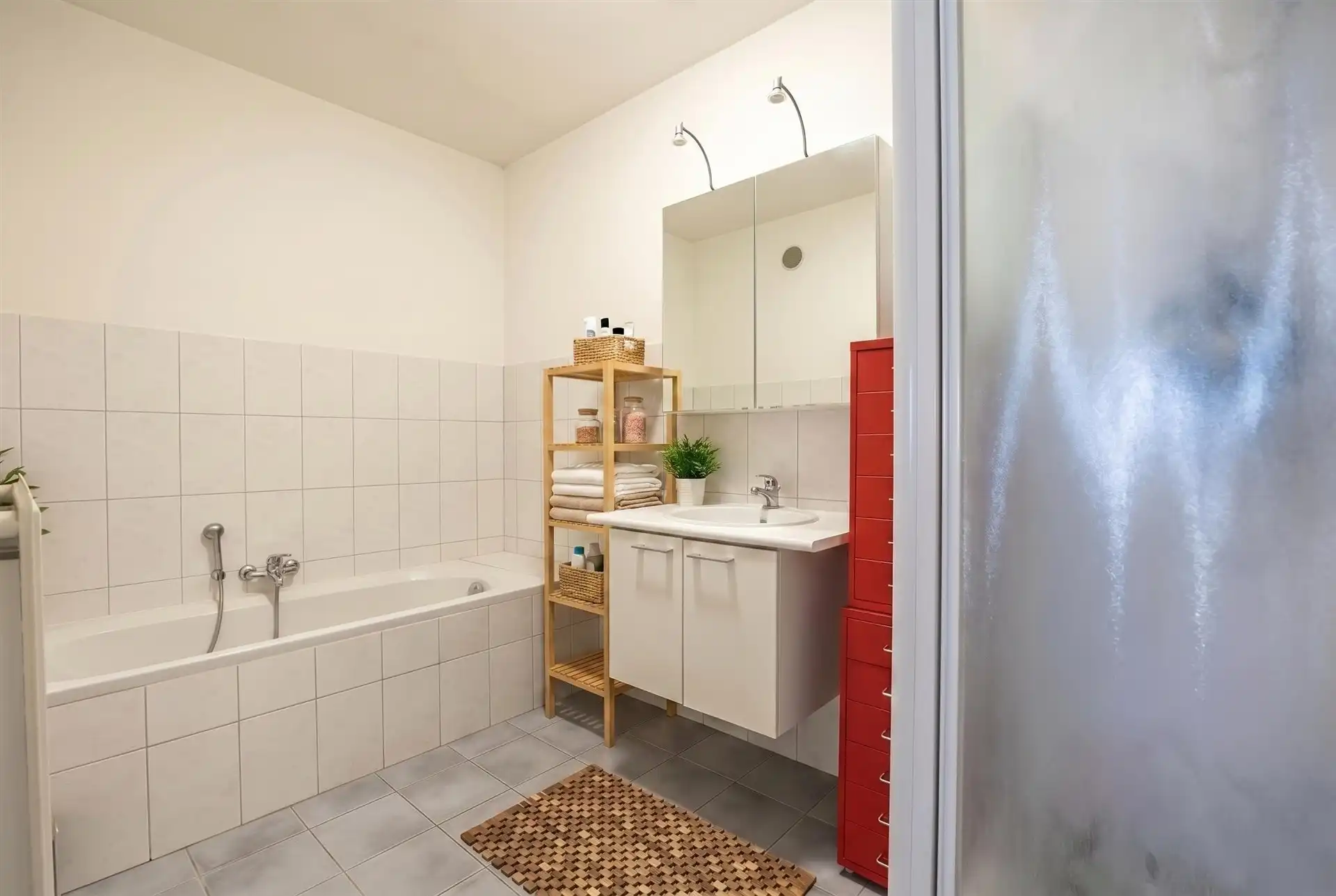Uitstekend gelegen gelijkvloersappartement met 2 slaapkamers & garage (99m²) foto 9