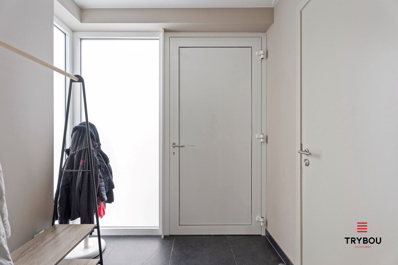 Uitstekend gelegen, halfopen bebouwing met 4 slaapkamers te Ruislede foto 3
