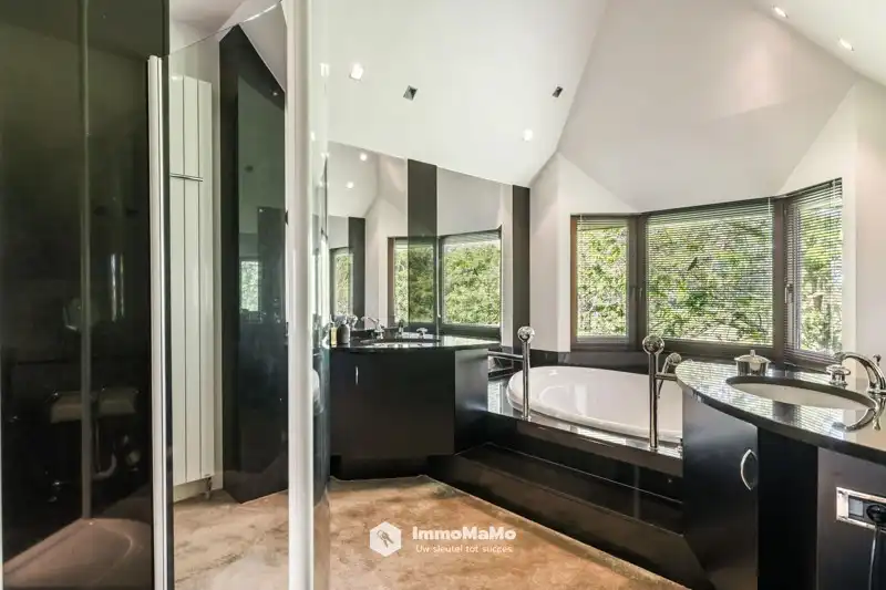 UNIEKE VILLA MET BINNENZWEMBAD EN PAARDENSTALLEN OP EEN TOPLOCATIE TE KOOP IN MENDONK (GENT) foto 32