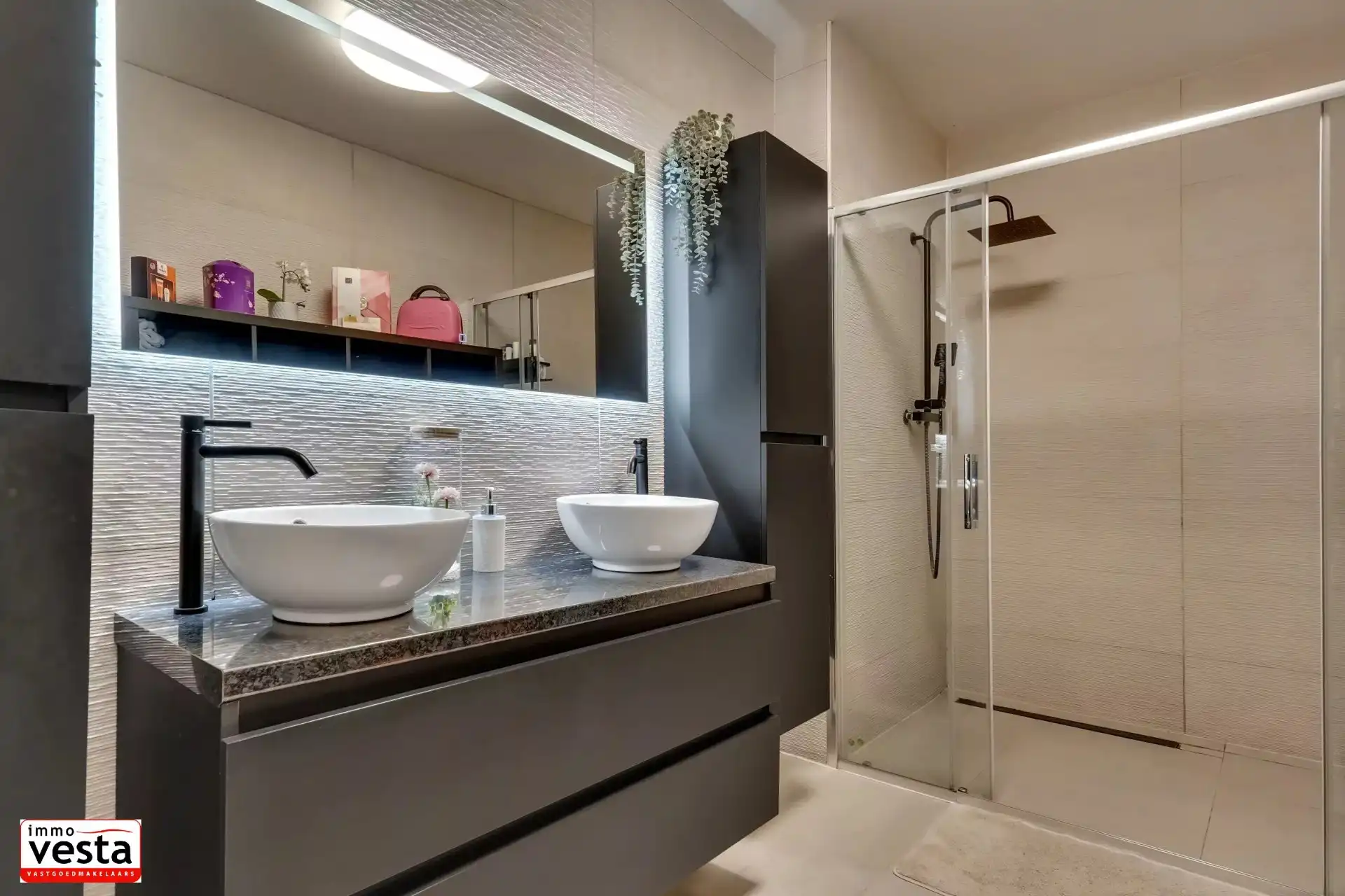 Ruime gezinswoning met 4 slaapkamers foto 18