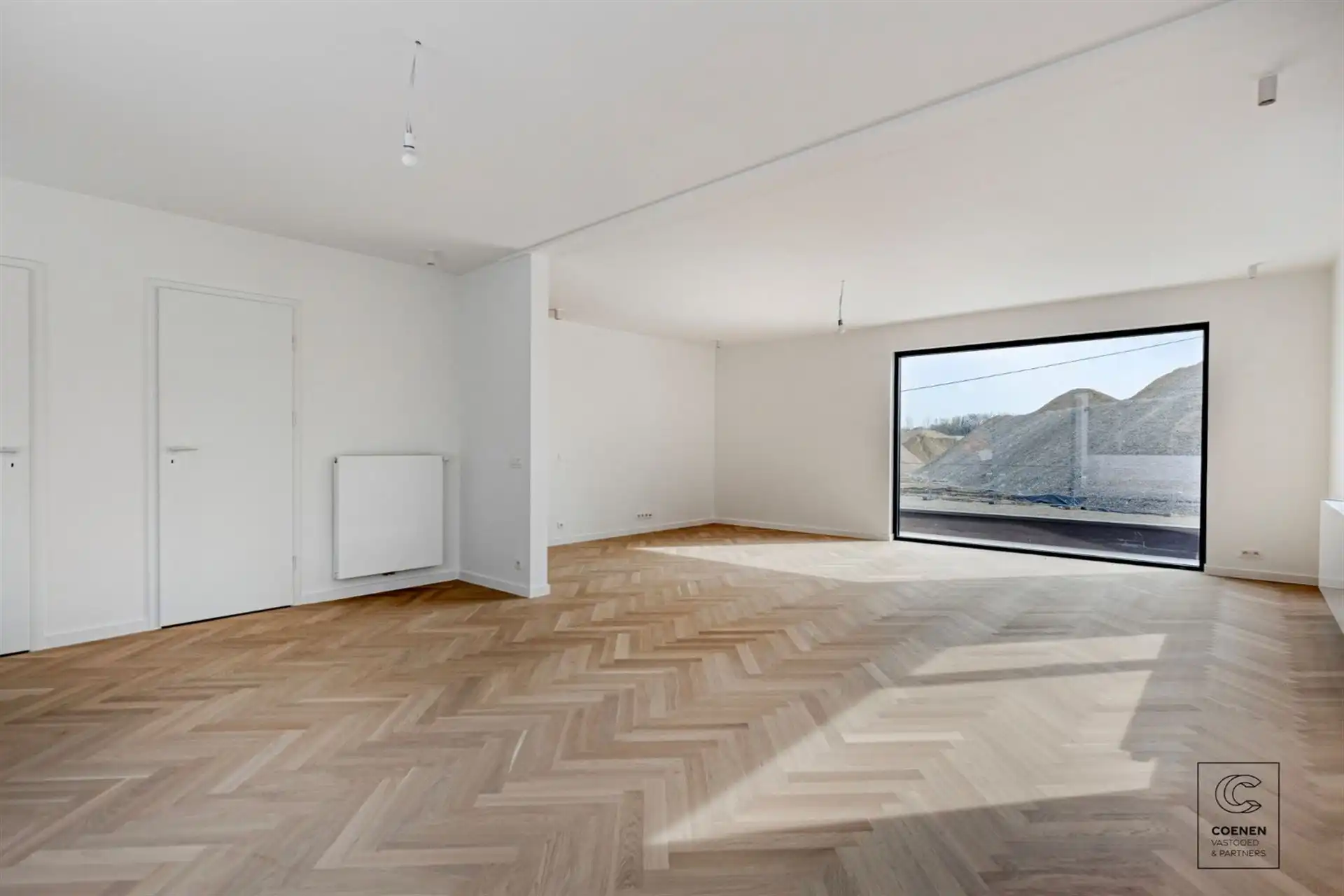 Prachtig gerenoveerde woning met 4 slpk's en riante tuin! foto 3