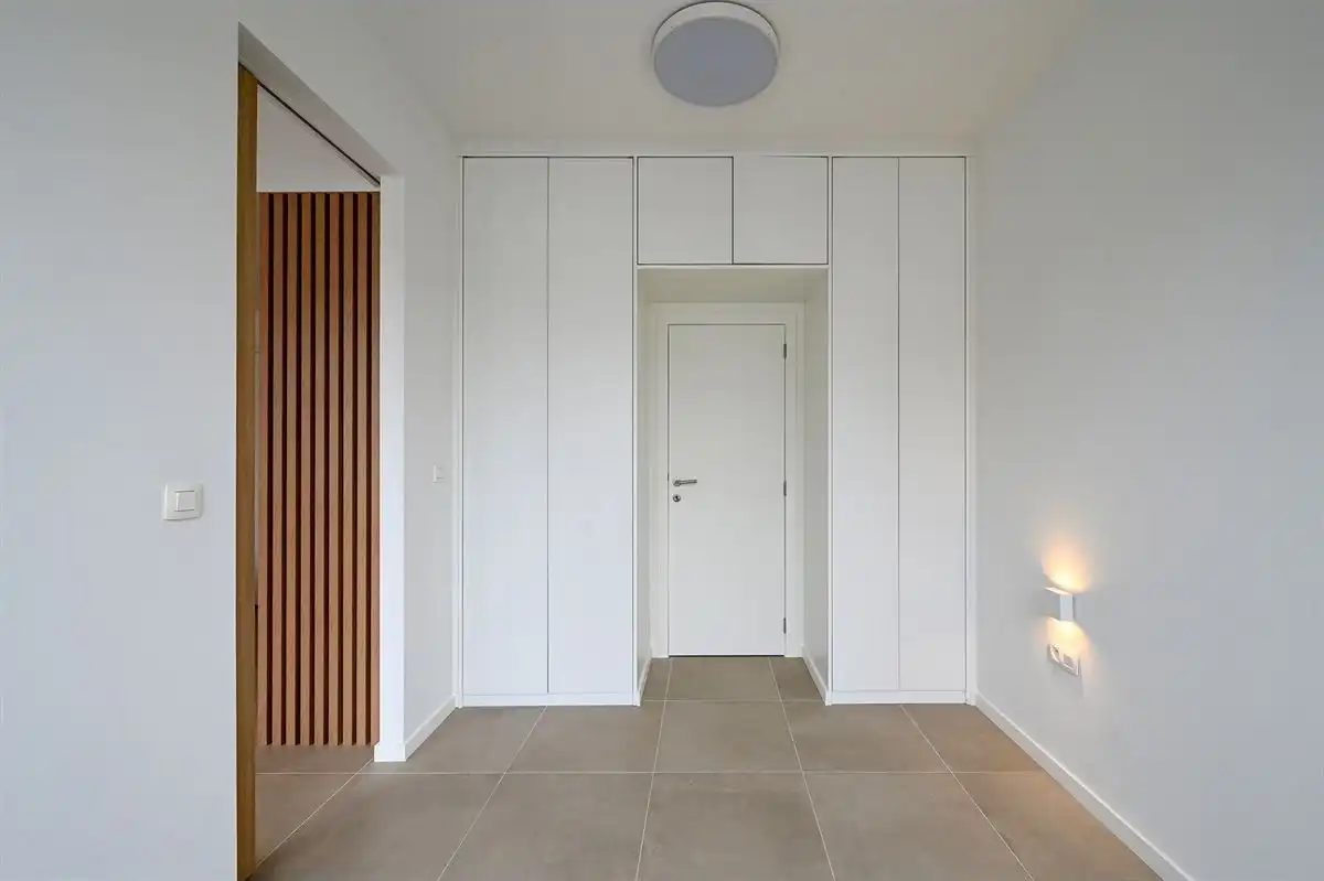 Recent gerenoveerd studio-appartement met aparte slaapkamer foto 13