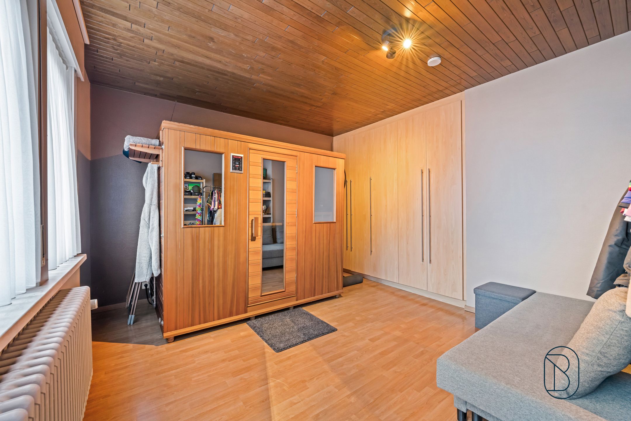 Topgelegen handelspand met woonst foto 22