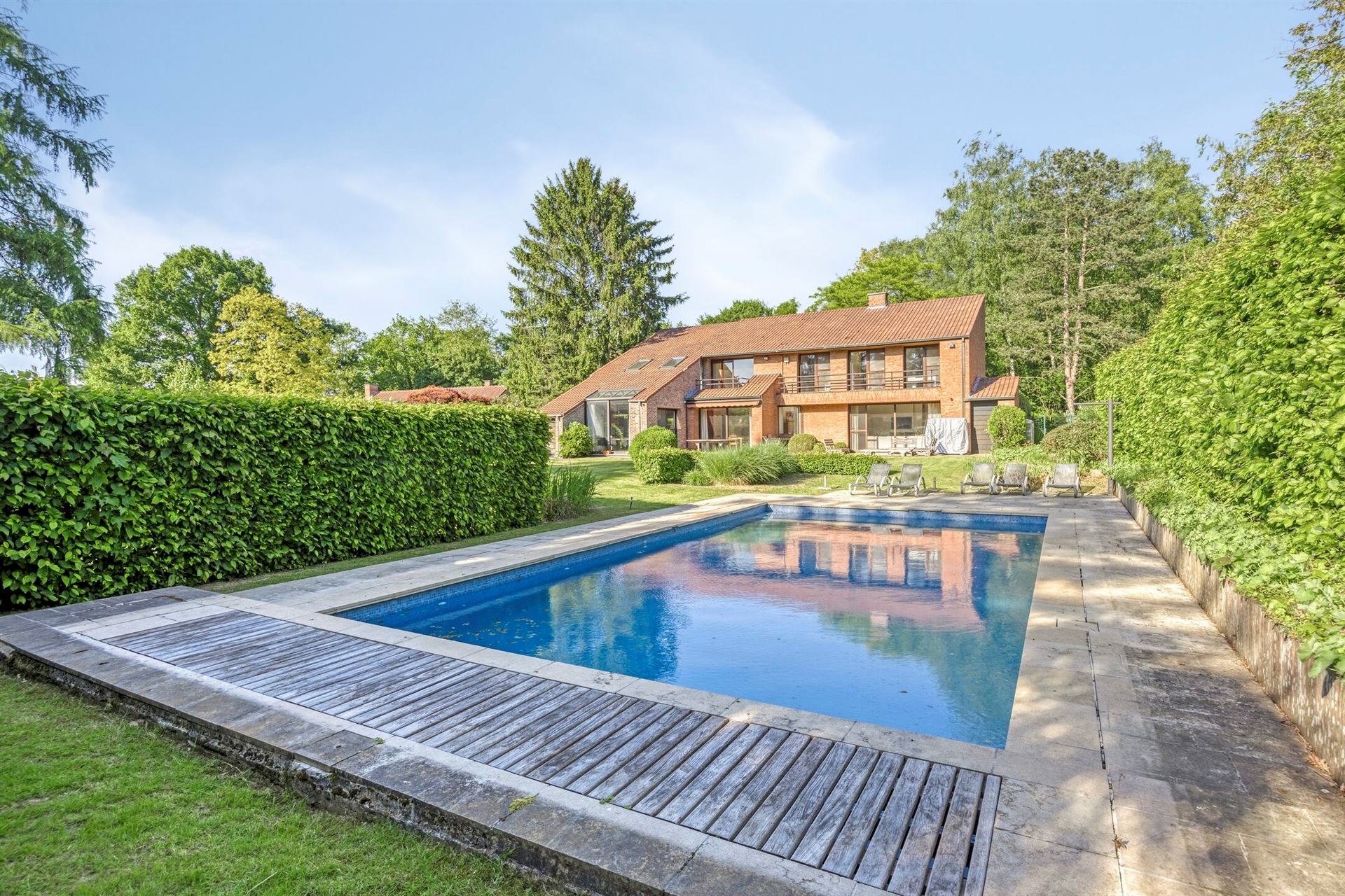 Ruime klassieke villa met zwembad in doodlopende straat foto 2