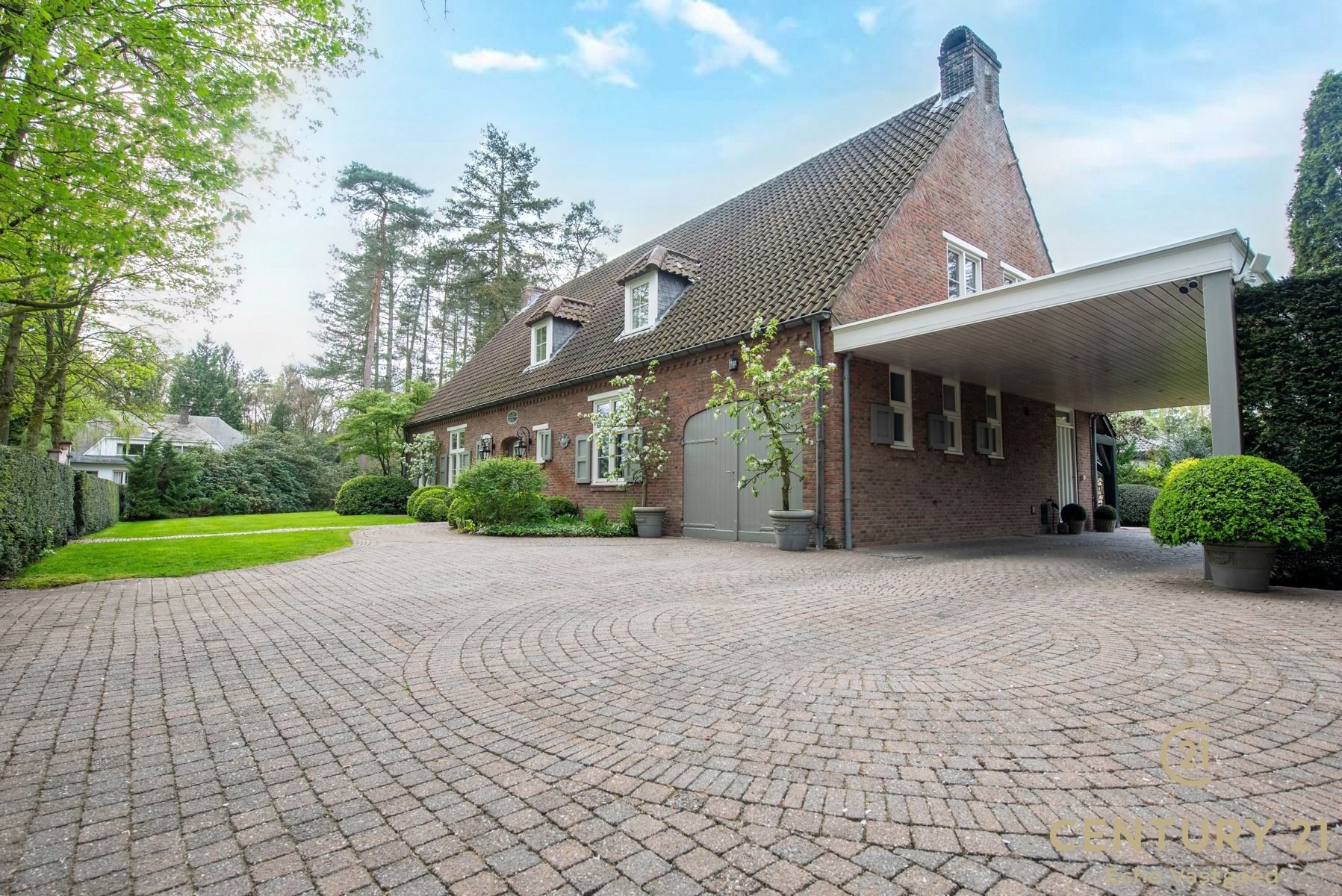  Luxueuze villa met boomhut op fraai hoekperceel van 2087m² foto 34