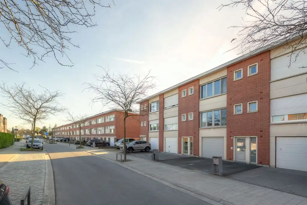 Bel-étage woning met oprit en  ruime tuin foto 21