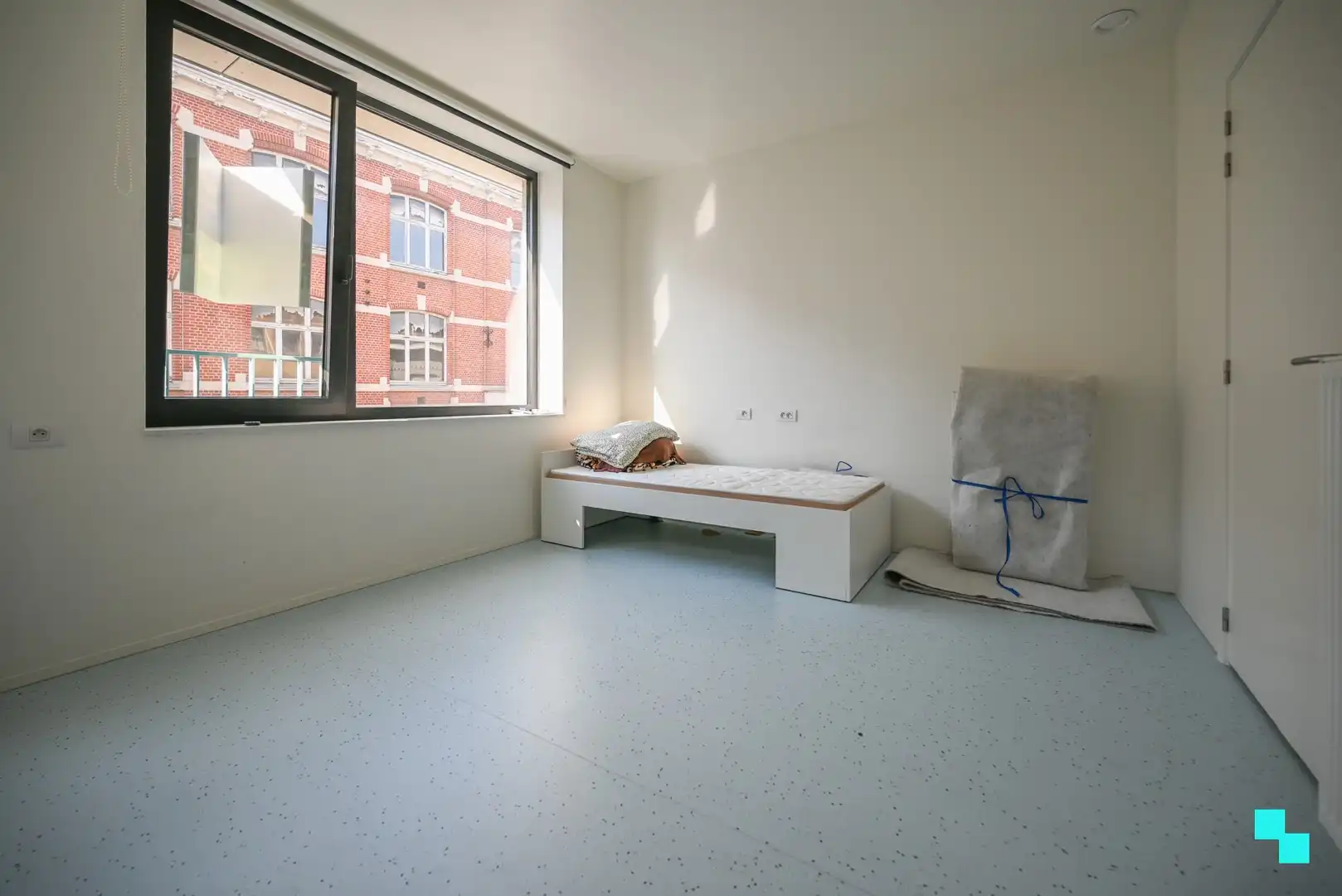 Studentenkamer met eigen sanitair in centrum Kortrijk foto 2