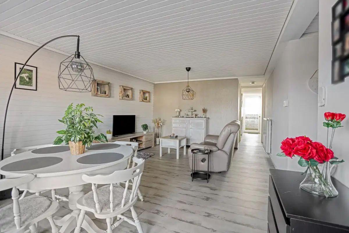 Instapklaar en volledig gerenoveerd appartement foto 3