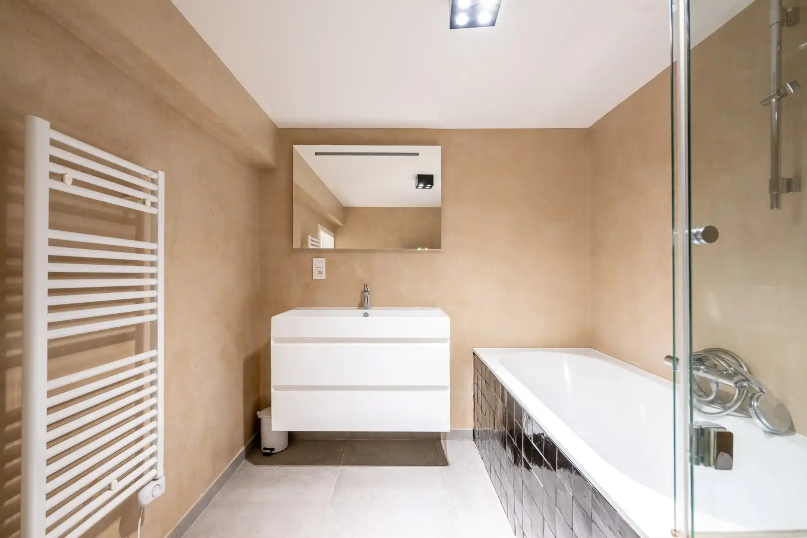 Stijlvol appartement op wandelafstand van het Albertstrand foto 20