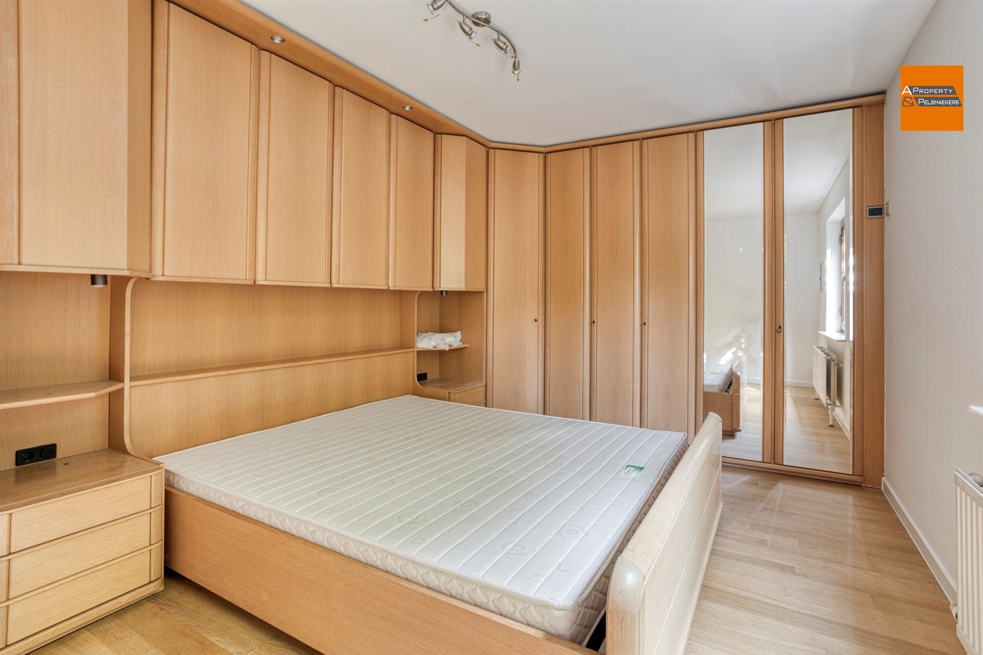 2 slaapkamers appartement met grote tuin foto 9