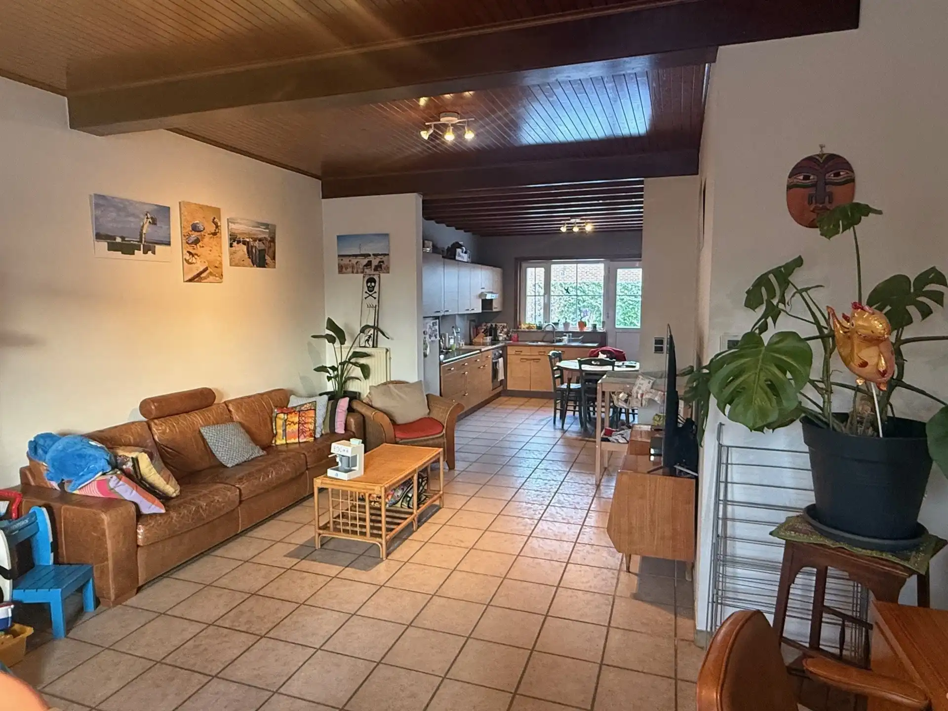 Ruime woning met prachtige tuin foto 3