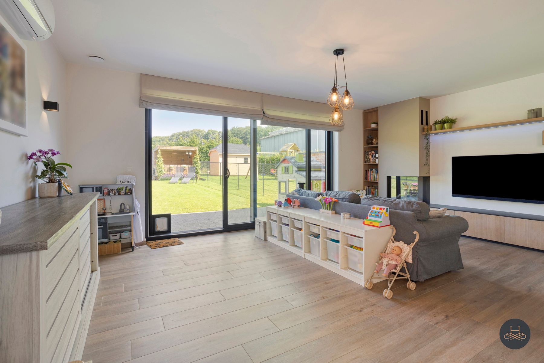 Recente moderne halfopen woning met zicht op groen foto 5