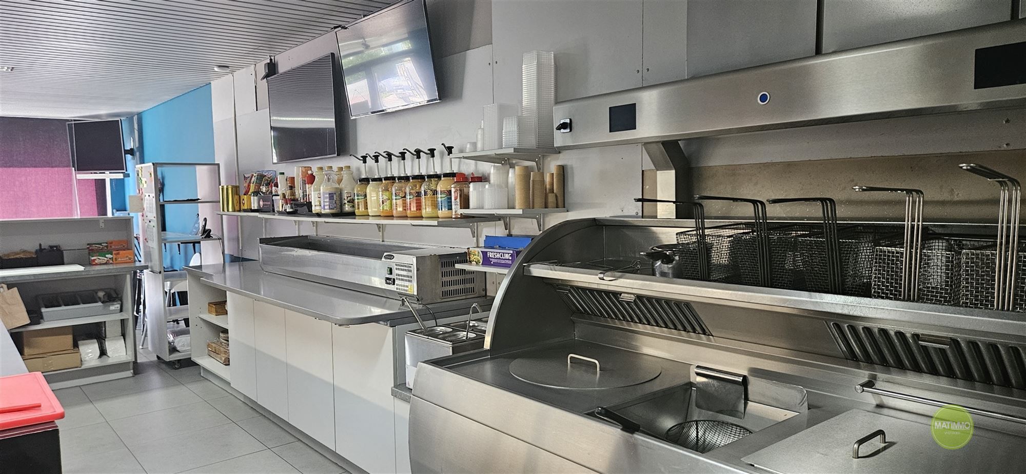 Unieke kans nabij het centrum van Mol - Commerciële Ruimte v foto {{pictureIndex}}