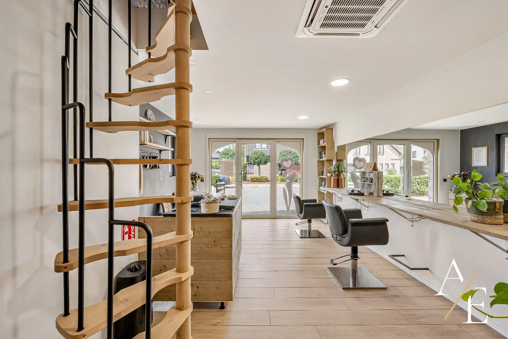 WETTEREN- Landelijke woning met commerciële ruimte! foto 5