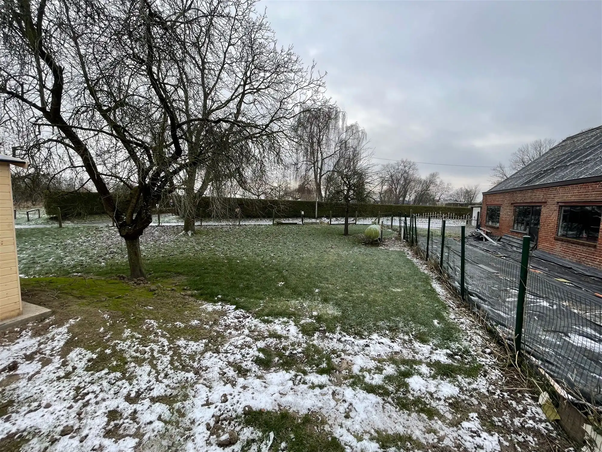 Woonhuis met garage en grote tuin foto 16