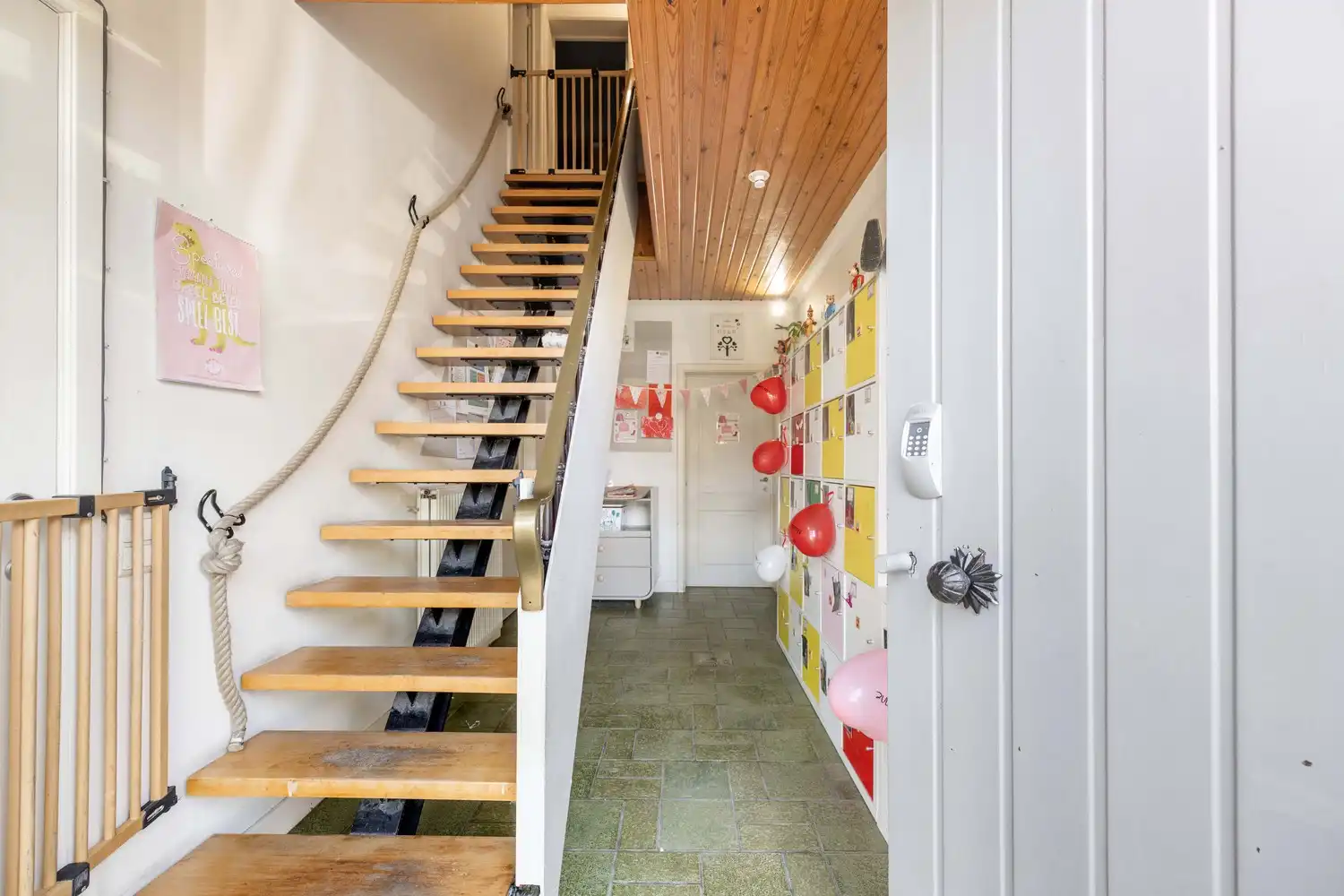 Halfopen woning met garage te Meulebeke. foto 3