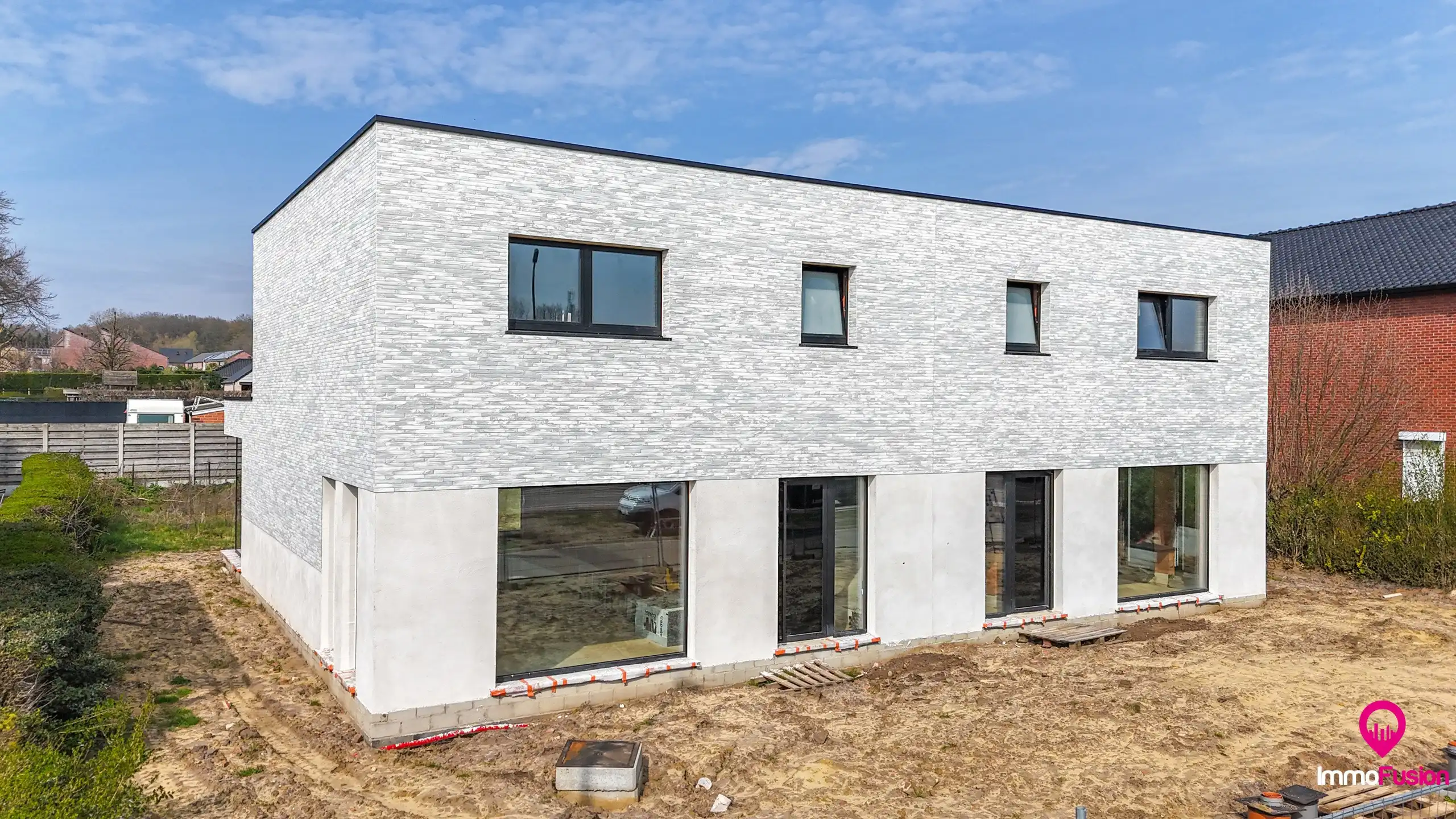 Modern halfopen nieuwbouw in casco met 3 slaapkmrs in Lillo! foto {{pictureIndex}}