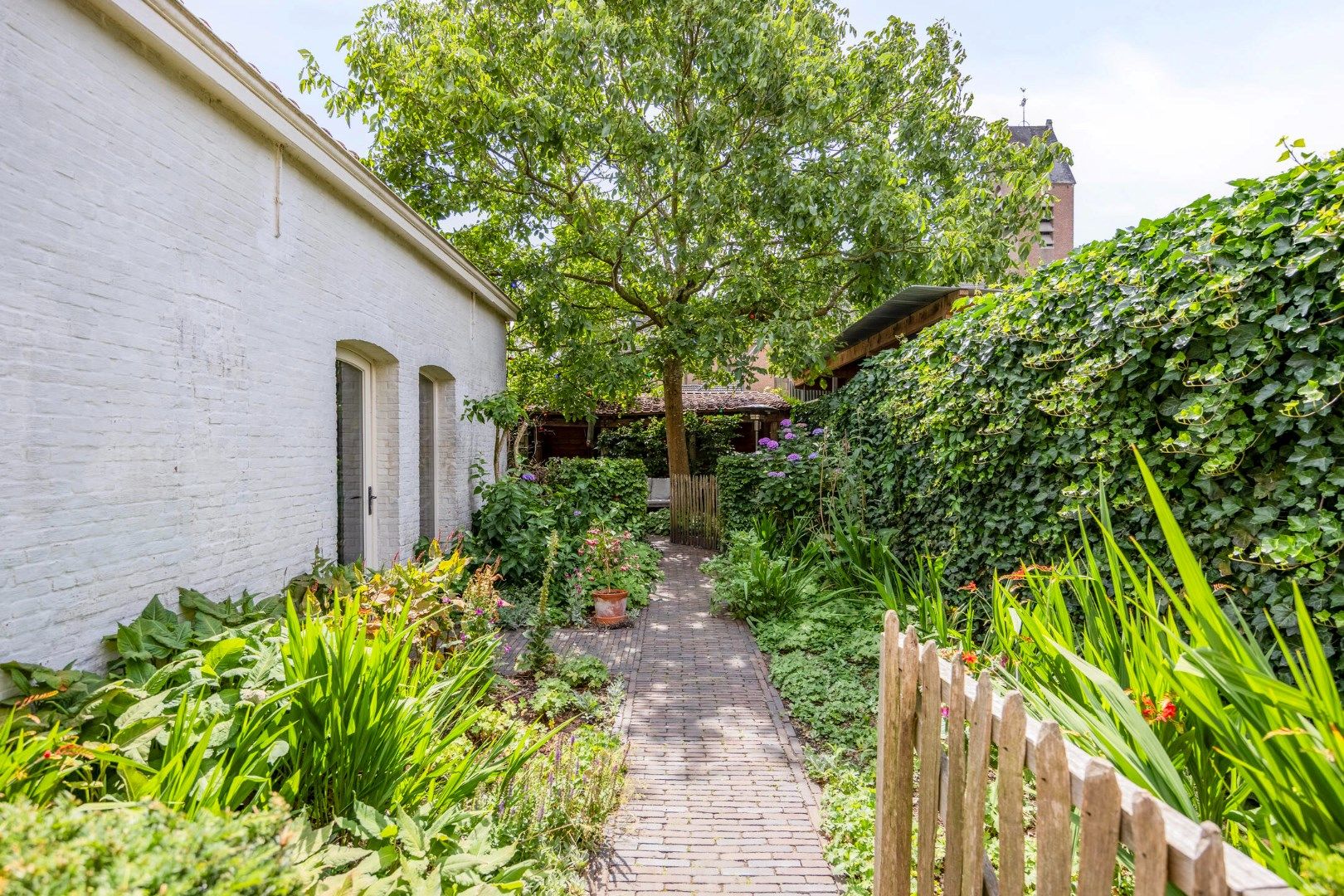 Instapklaar herenhuis met 4/5 slpks, centraal gelegen in Achterbos !  foto 35