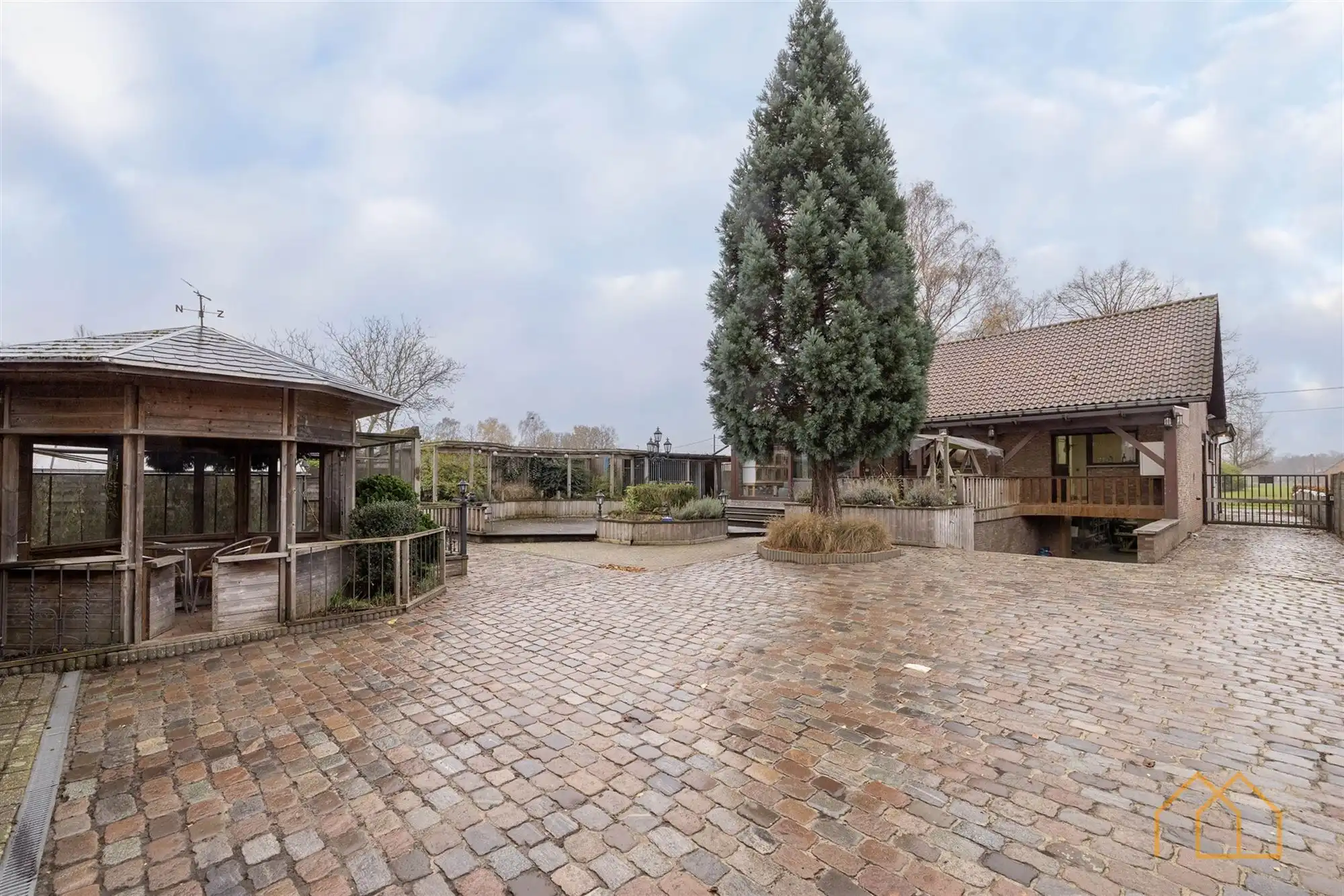 Ruime woning op 12a met veel kelder en garage foto 24