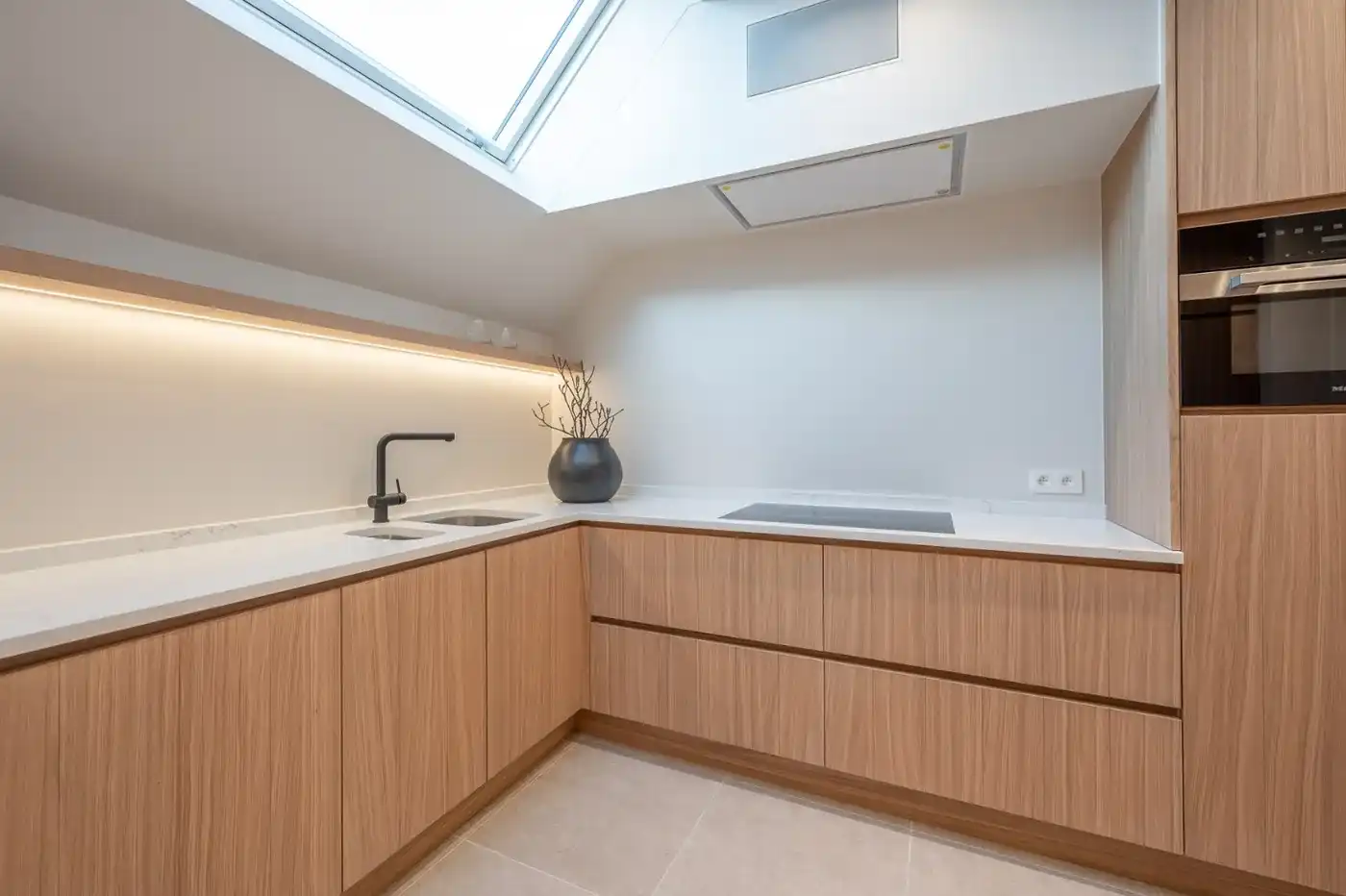 Nieuwbouw duplex/penthouse in hartje Zoute genietend van prachtige open zichten op de minigolf en zeezicht.  foto 6