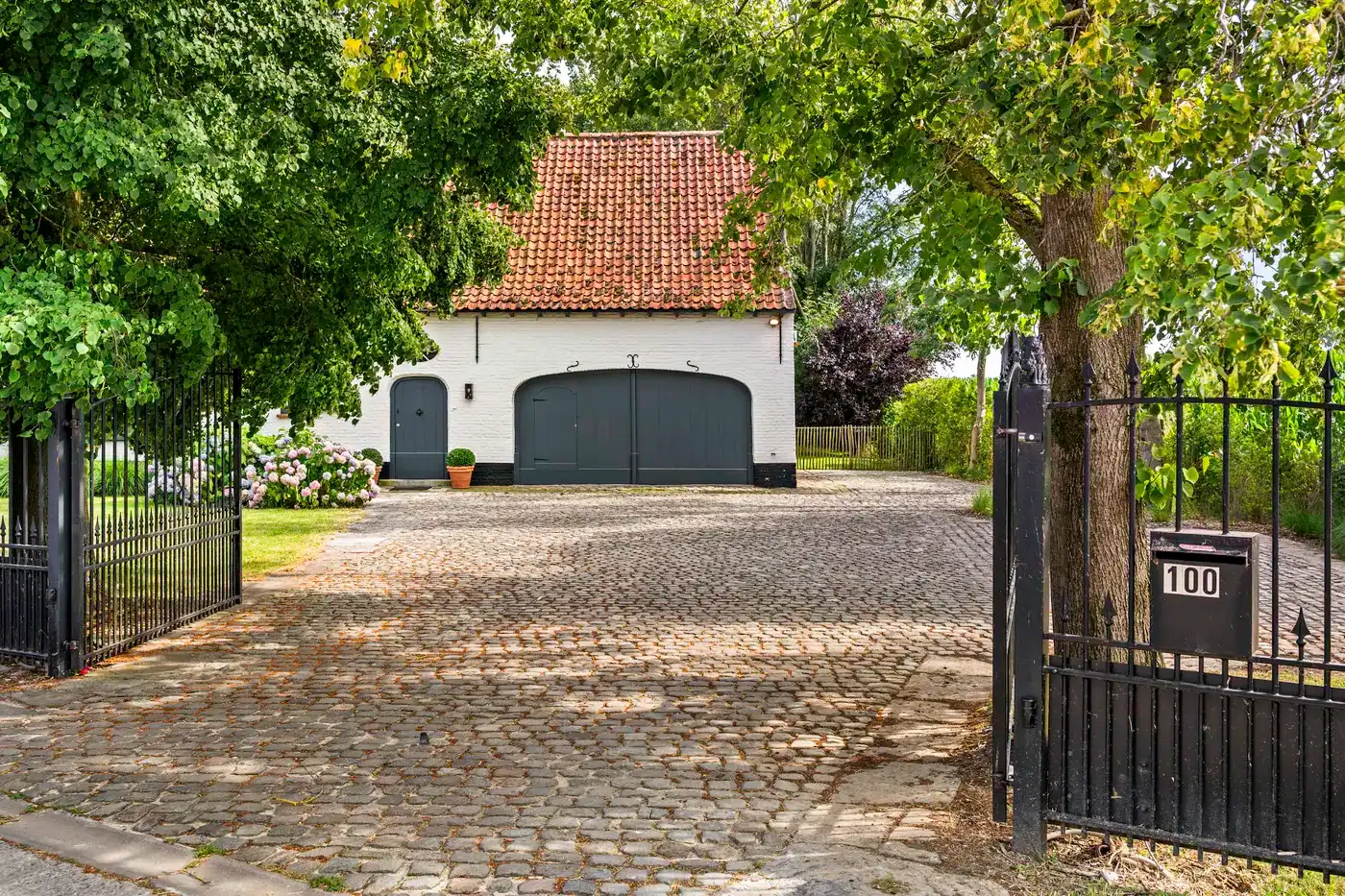 Exclusieve landelijke villa met paardenaccommodatie op ca 1,6ha foto 3