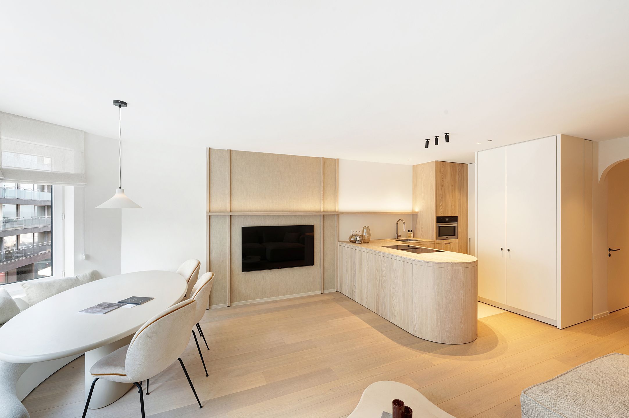 Top gerenoveerd appartement met zij zeezicht, Driehoeksplein foto {{pictureIndex}}