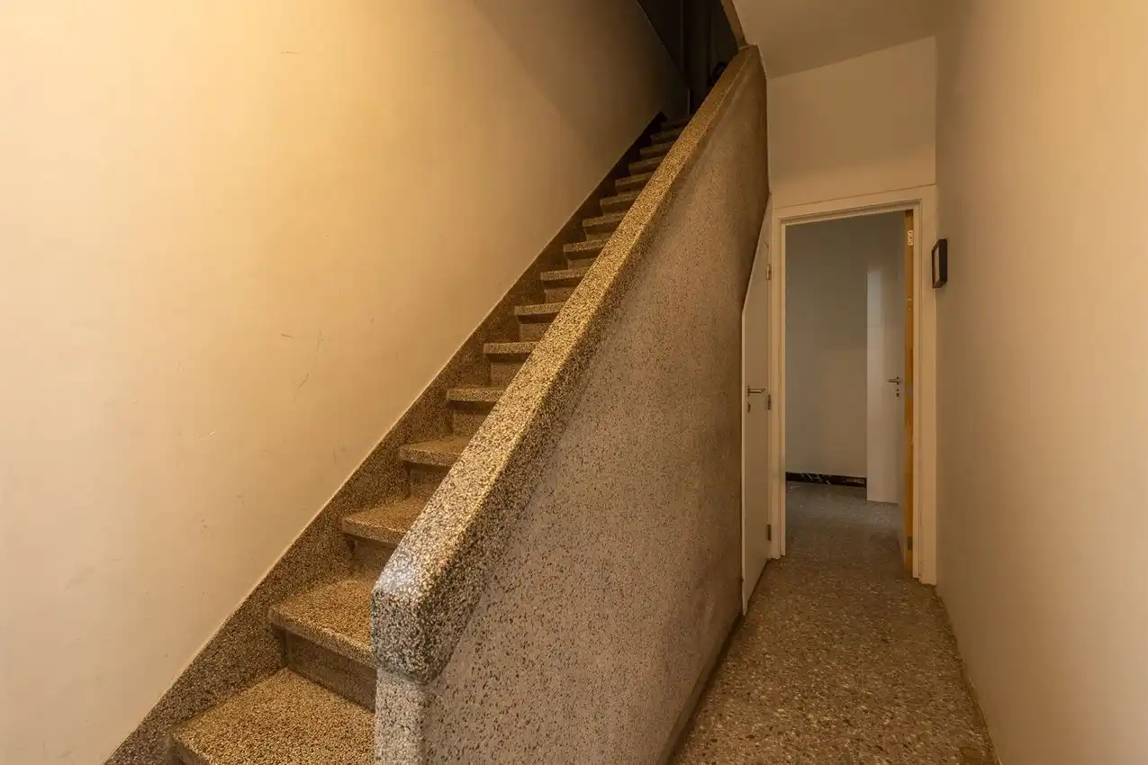 Ruim gelijkvloers appartement met zonnige tuin op toplocatie foto 34