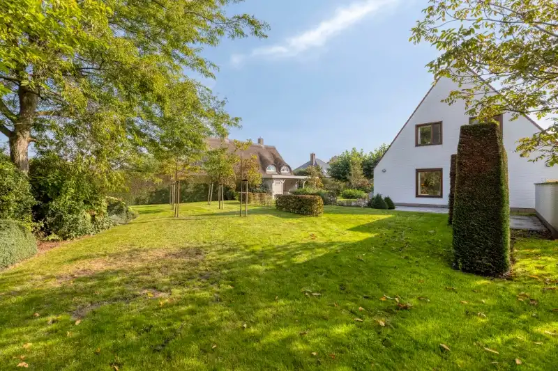 STATIGE VILLA MET PRACHTIGE TUIN OP EEN PERCEEL VAN 1.430 m². foto 6