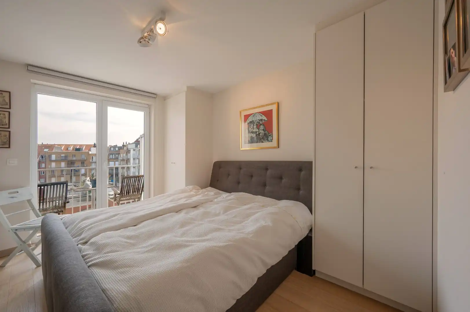 Ruim recent appartement met terras op centrale gegeerde ligging in het Zoute (Dumortierlaan) foto 9