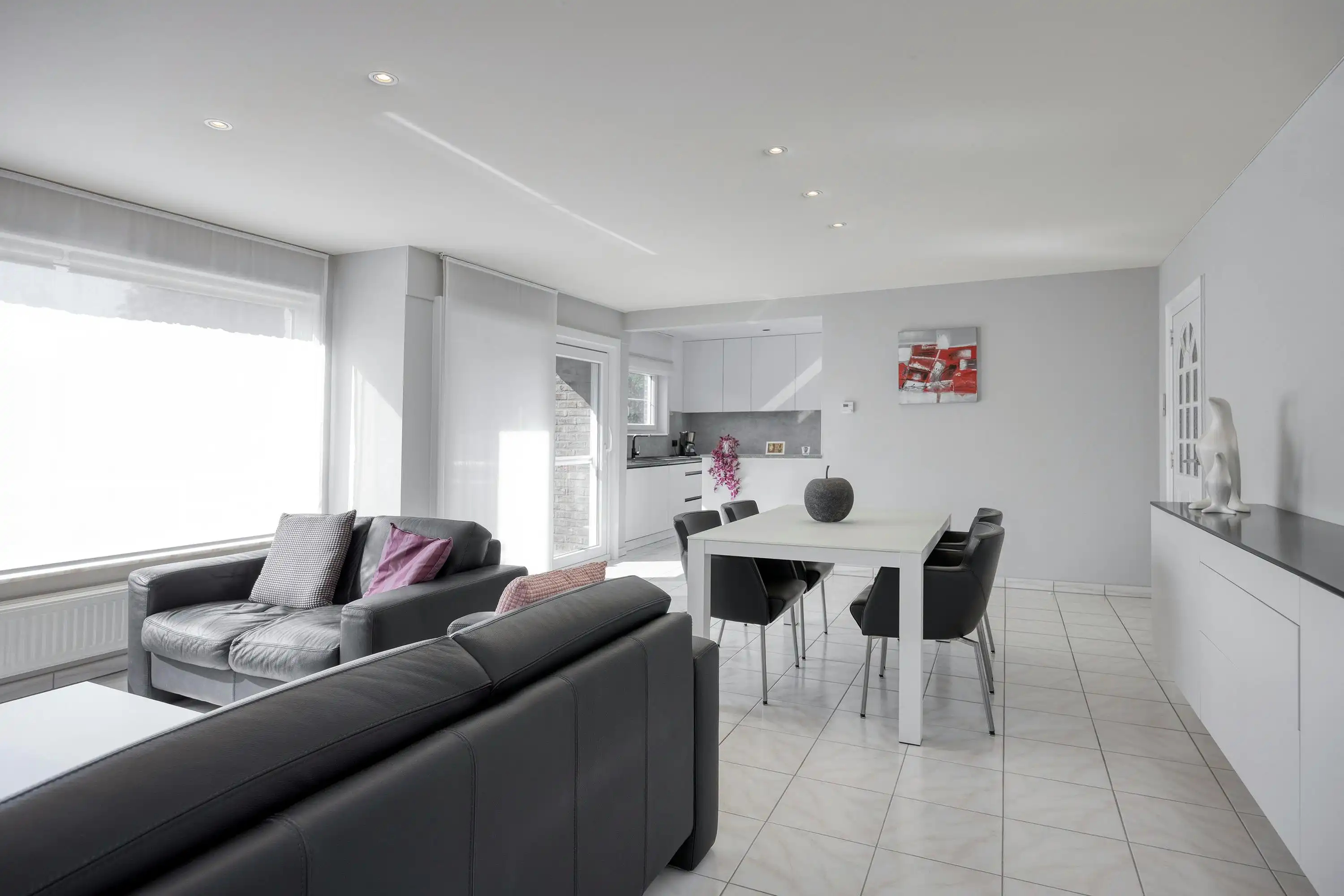 Appartement met 2 slaapkamers, terras en garagebox te koop in Hoboken foto {{pictureIndex}}