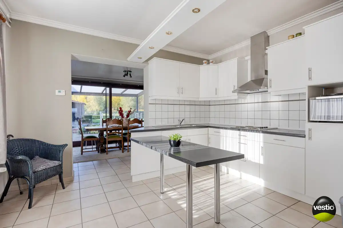 RUSTIG GELEGEN RUIME VRIJSTAANDE WONING MET GROTE TUIN OP 22A49CA TE HOESELT. foto 7