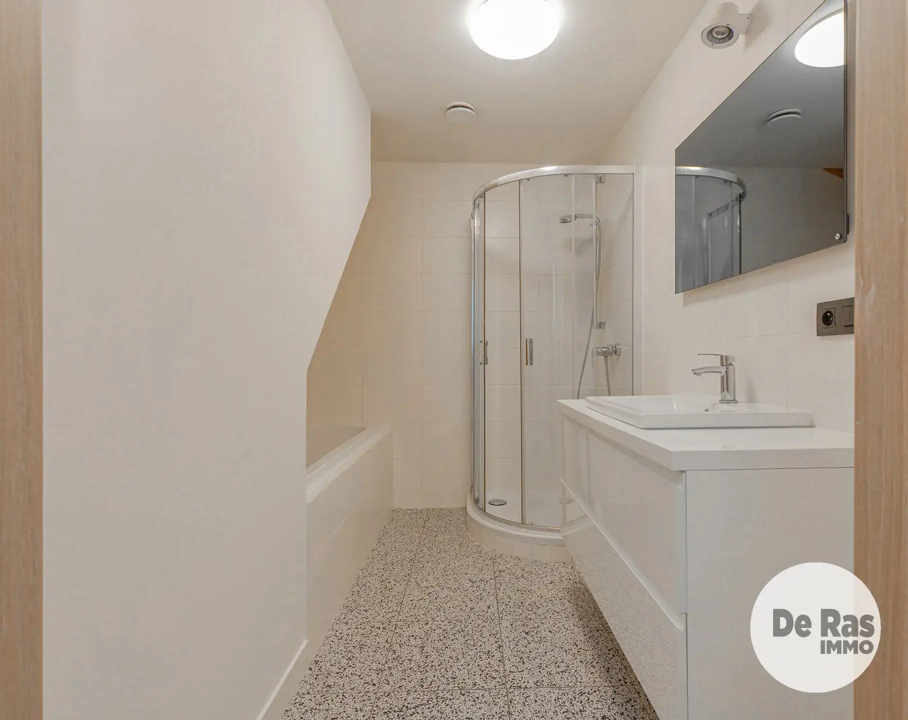 AALST - Kantoorruimte met vernieuwd appartement in centrum foto 24