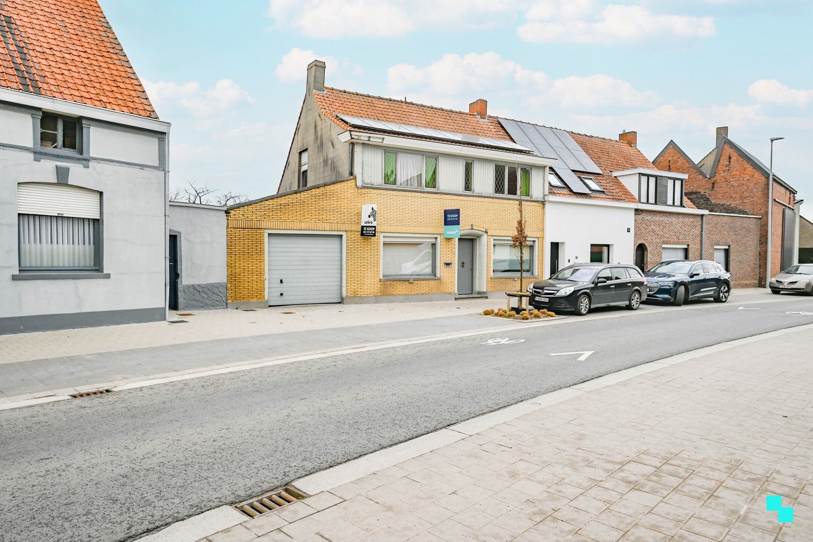 Eéngezinswoning met 4 slaapkamers in centrum Oostrozebeke foto 3
