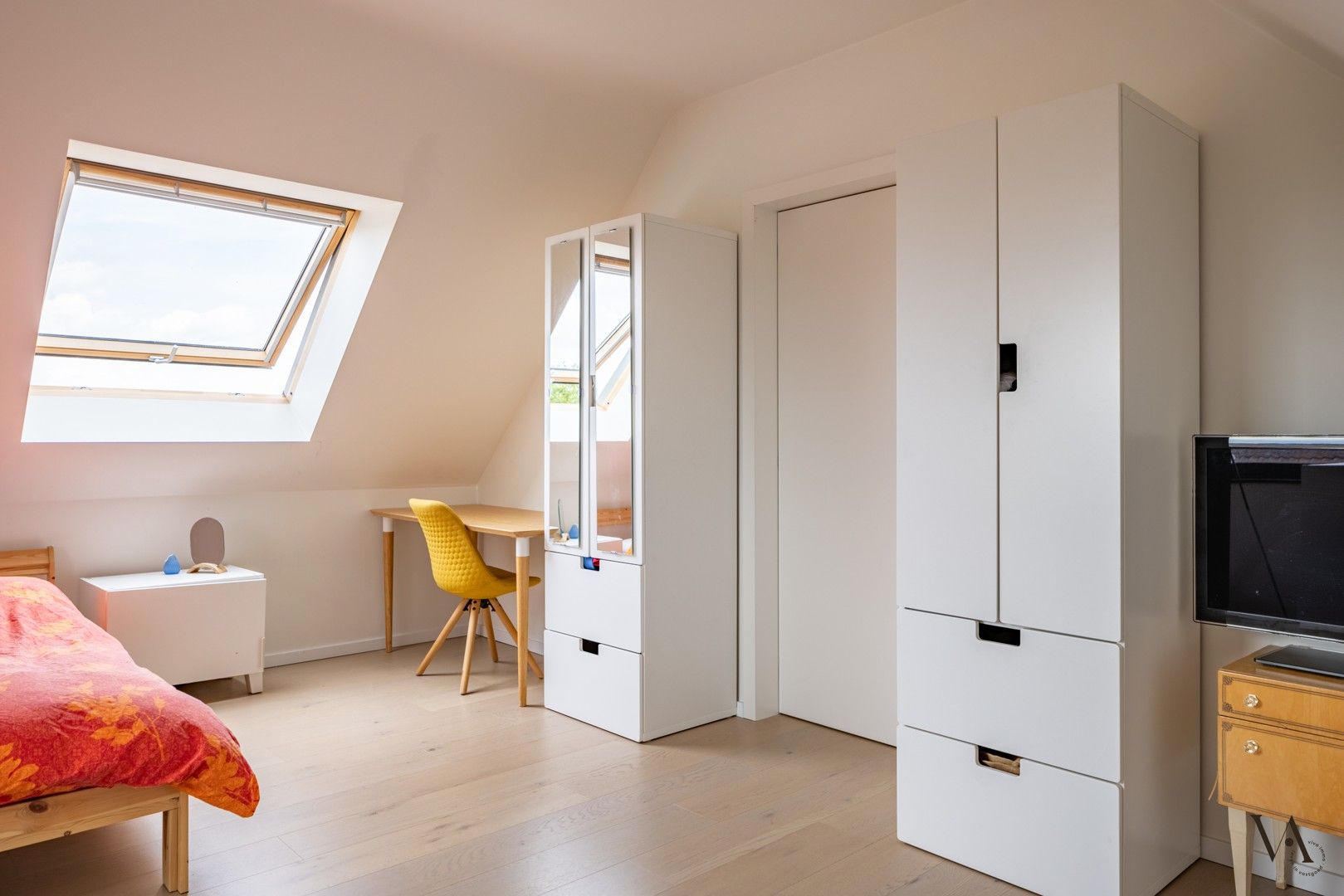 Moderne en recente gezinswoning in doodlopende straat foto 10