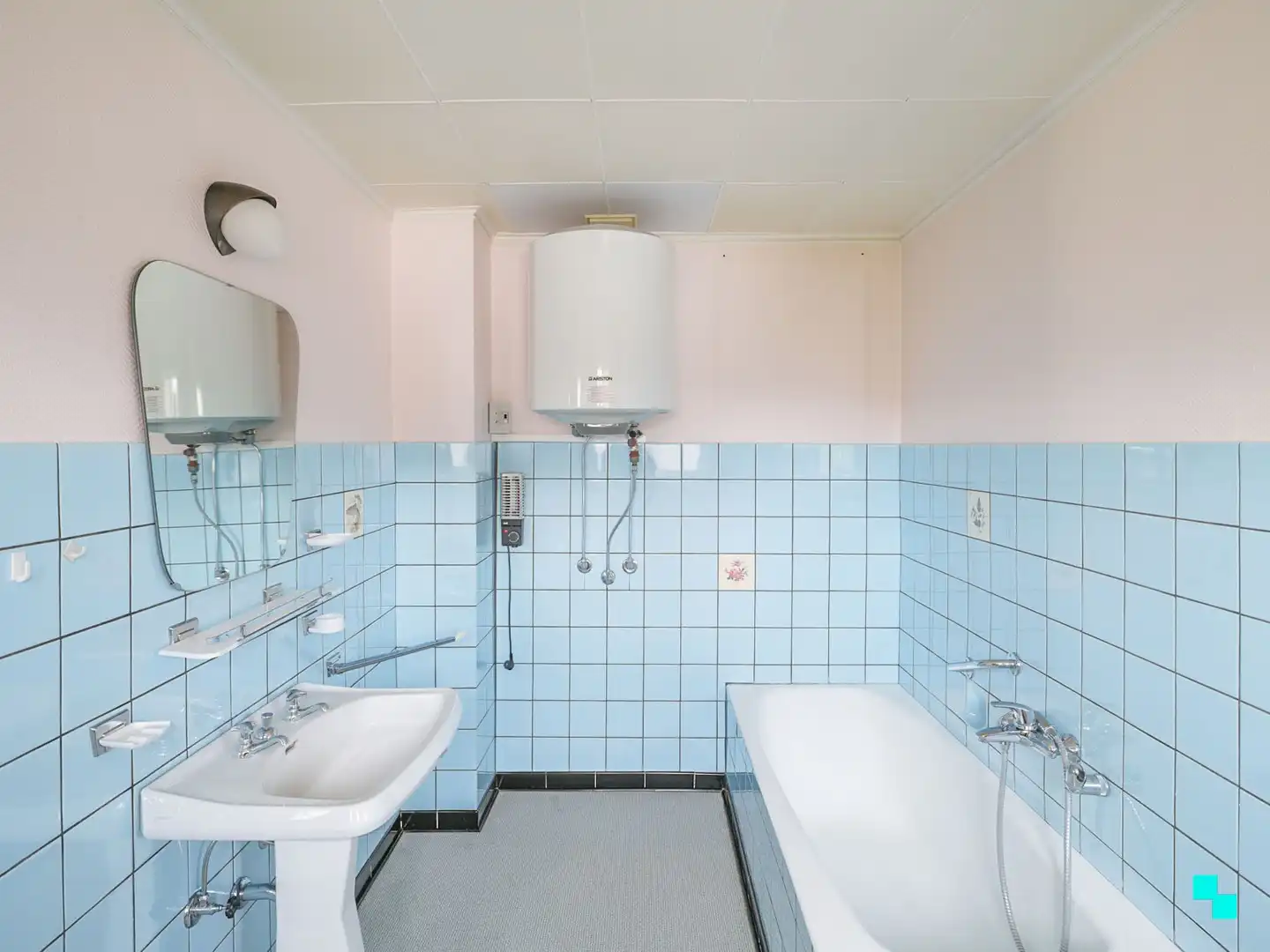 Ruime, te renoveren woning in het mooie Asper foto 19
