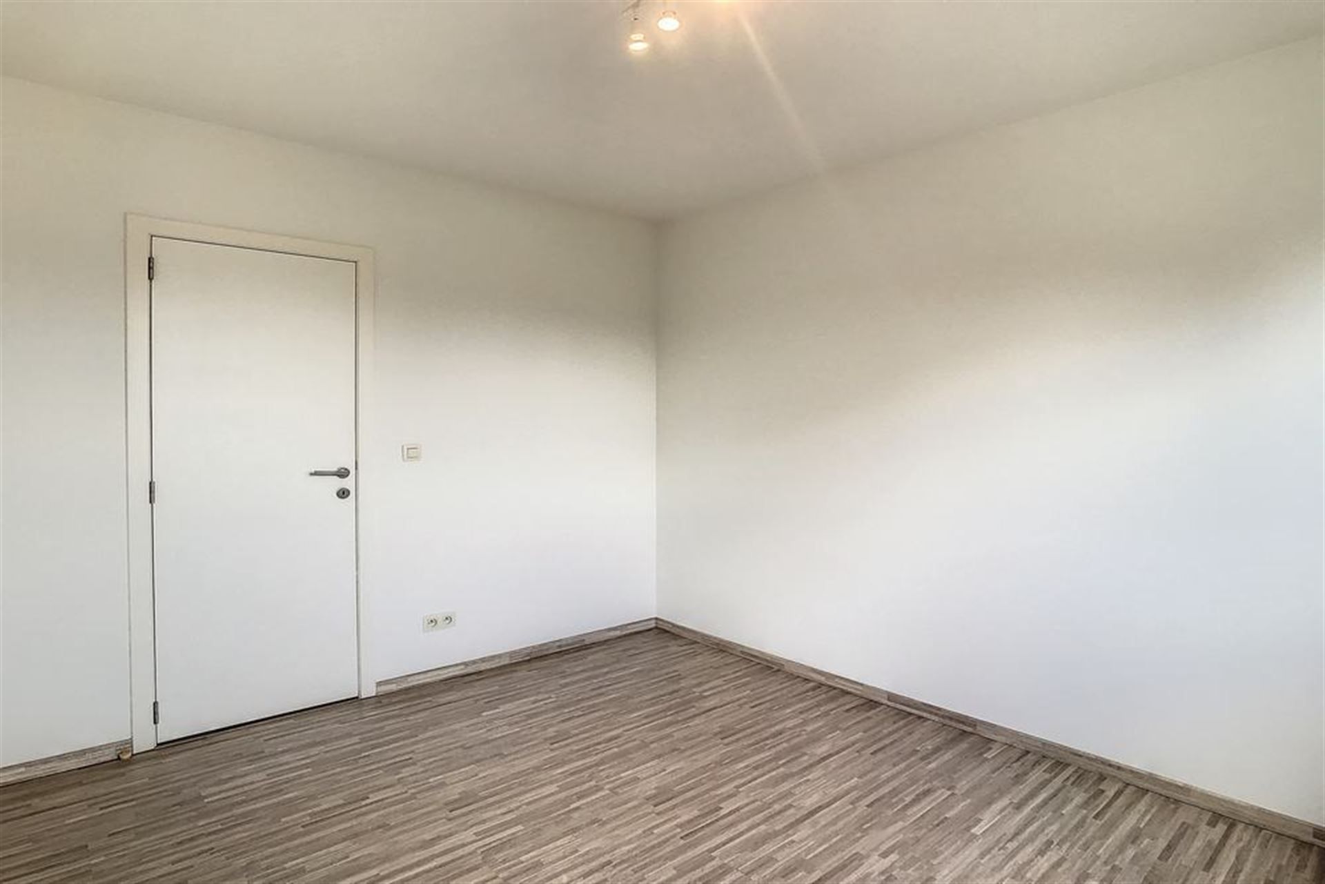 Moderne Halfopen Bebouwing met 5 Slaapkamers  foto 18