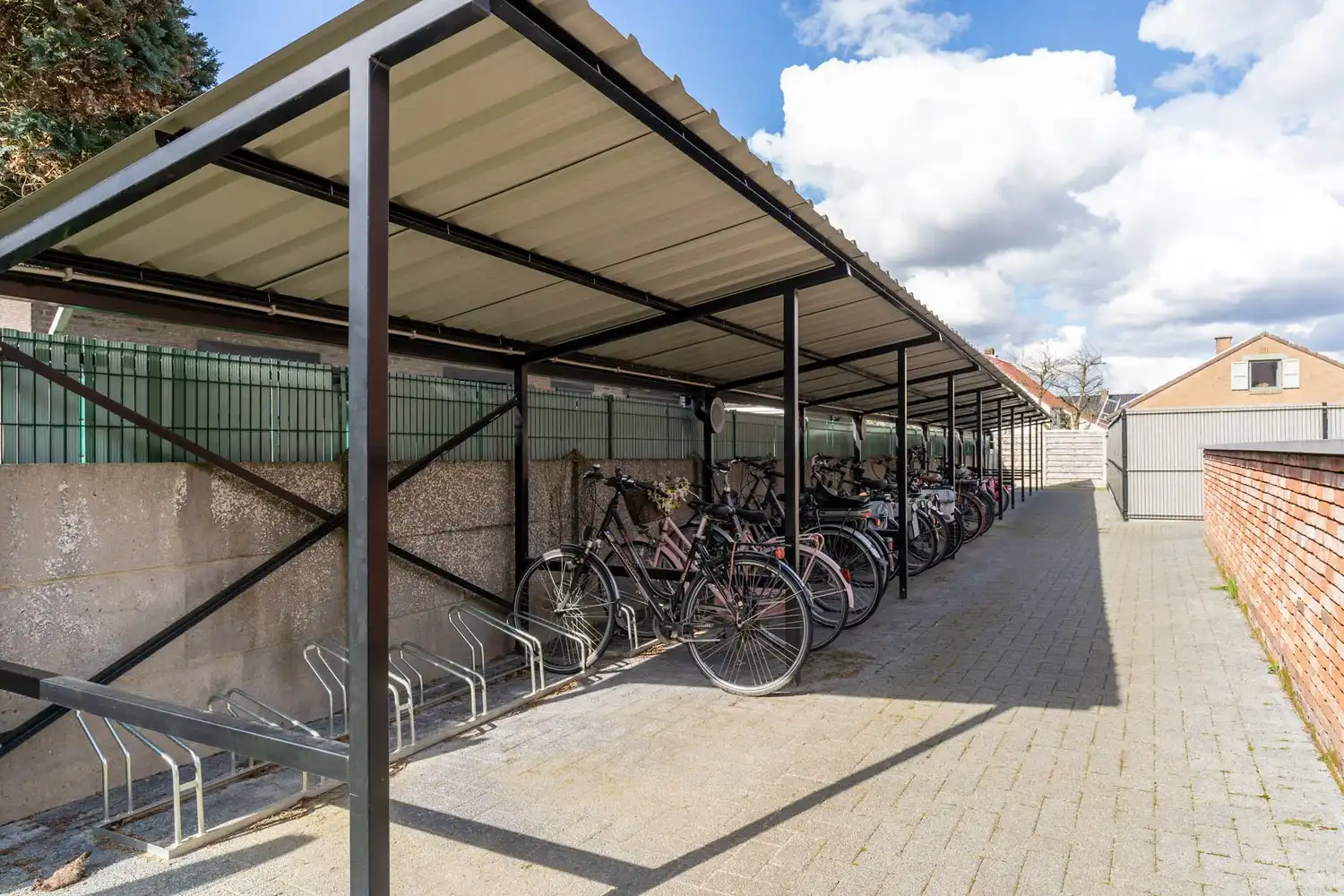 Recent, modern twee-slaapkamer appartement inclusief kelder en twee ondergrondse autostaanplaatsen te Werchter ! foto 24