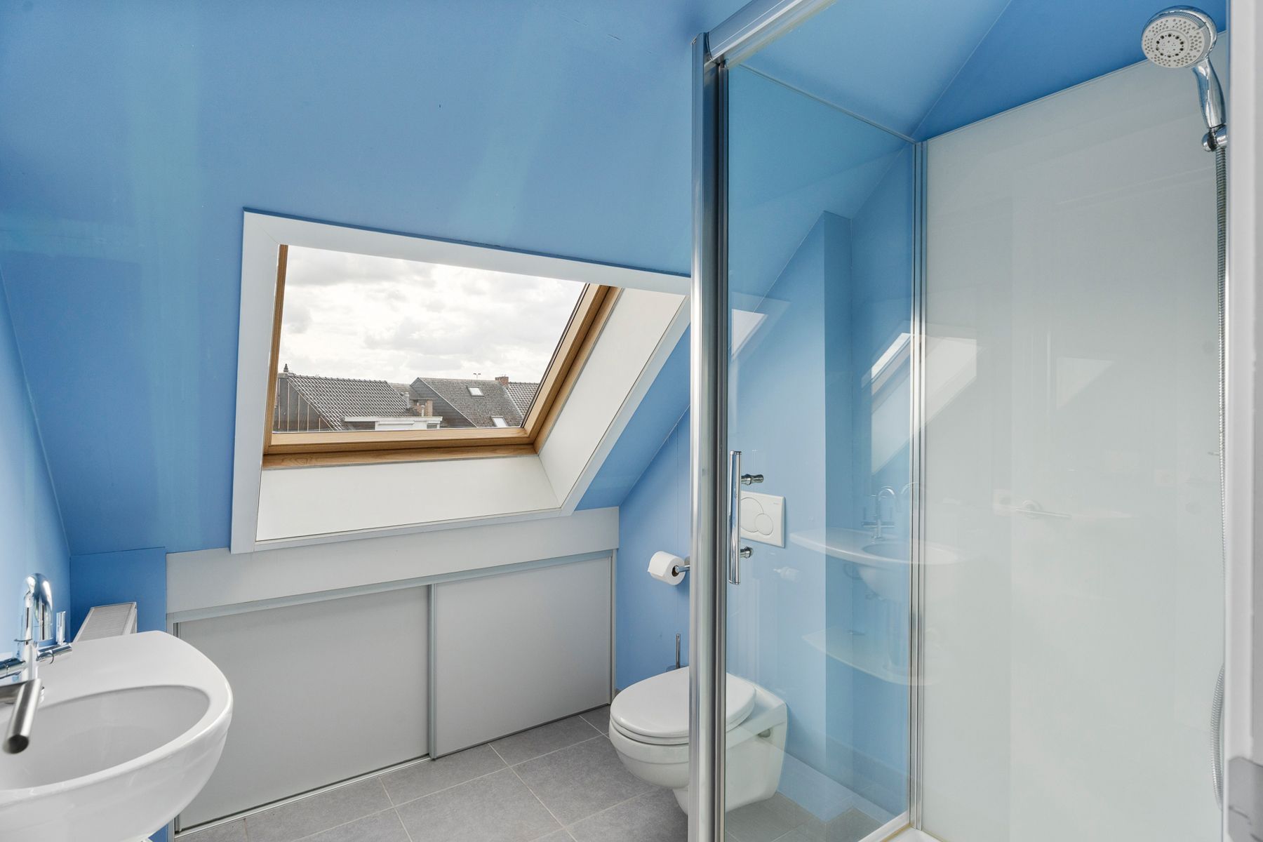 Lichtrijke woning met ruime indeling en sterk potentieel foto 19